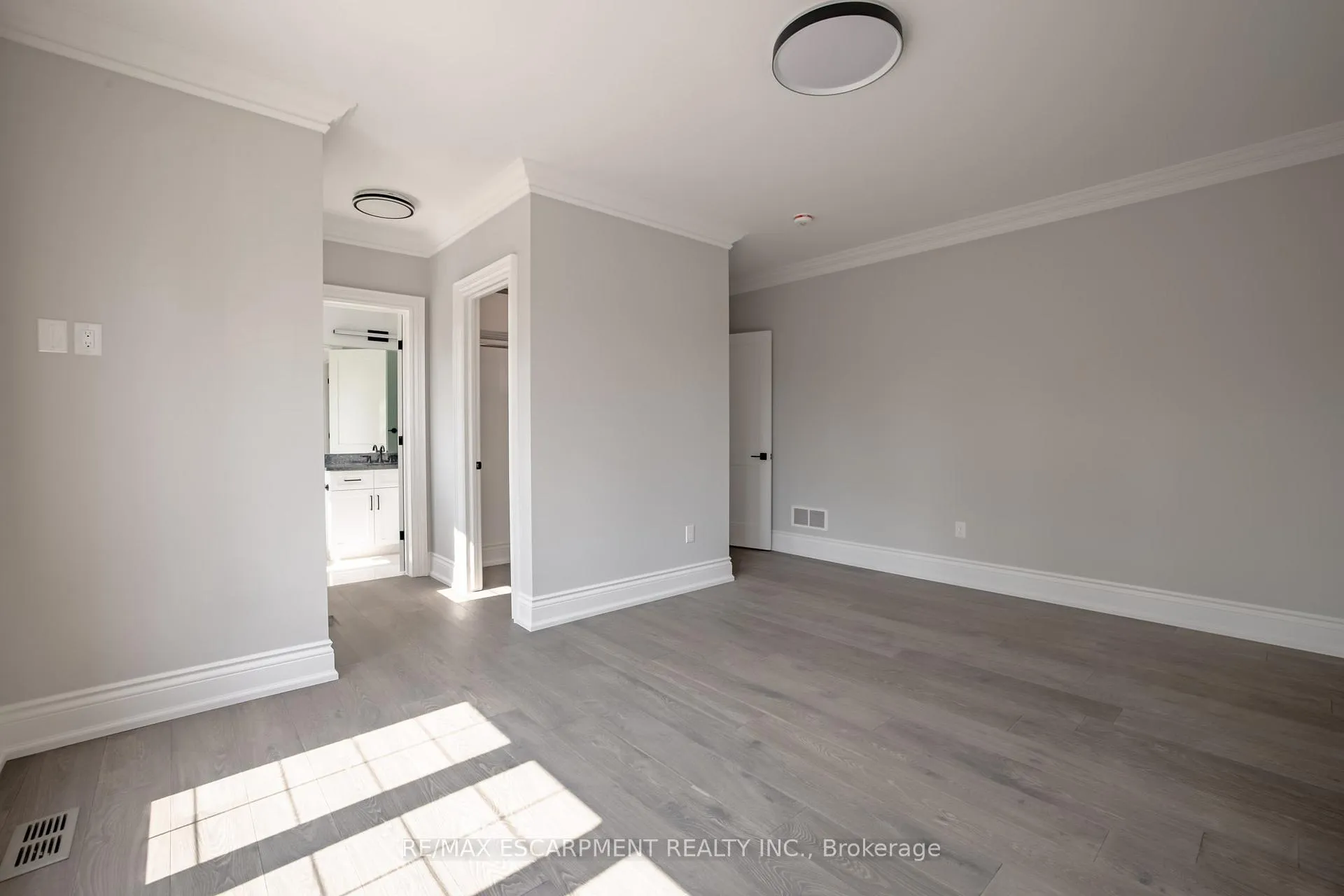 Photo 24 of 31 Bayside Court, Burlington, LaSalle — HOMEH