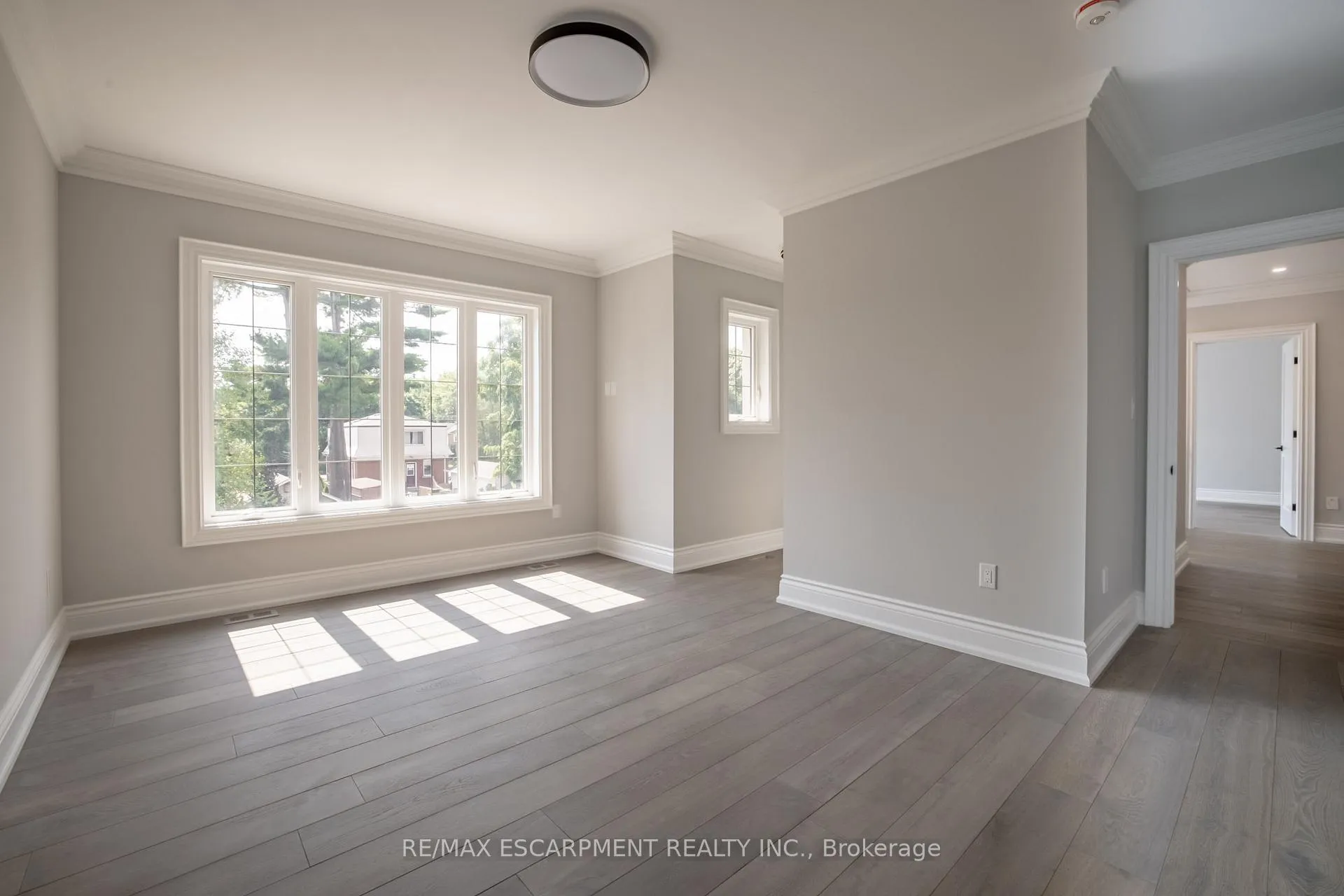 Photo 26 of 31 Bayside Court, Burlington, LaSalle — HOMEH