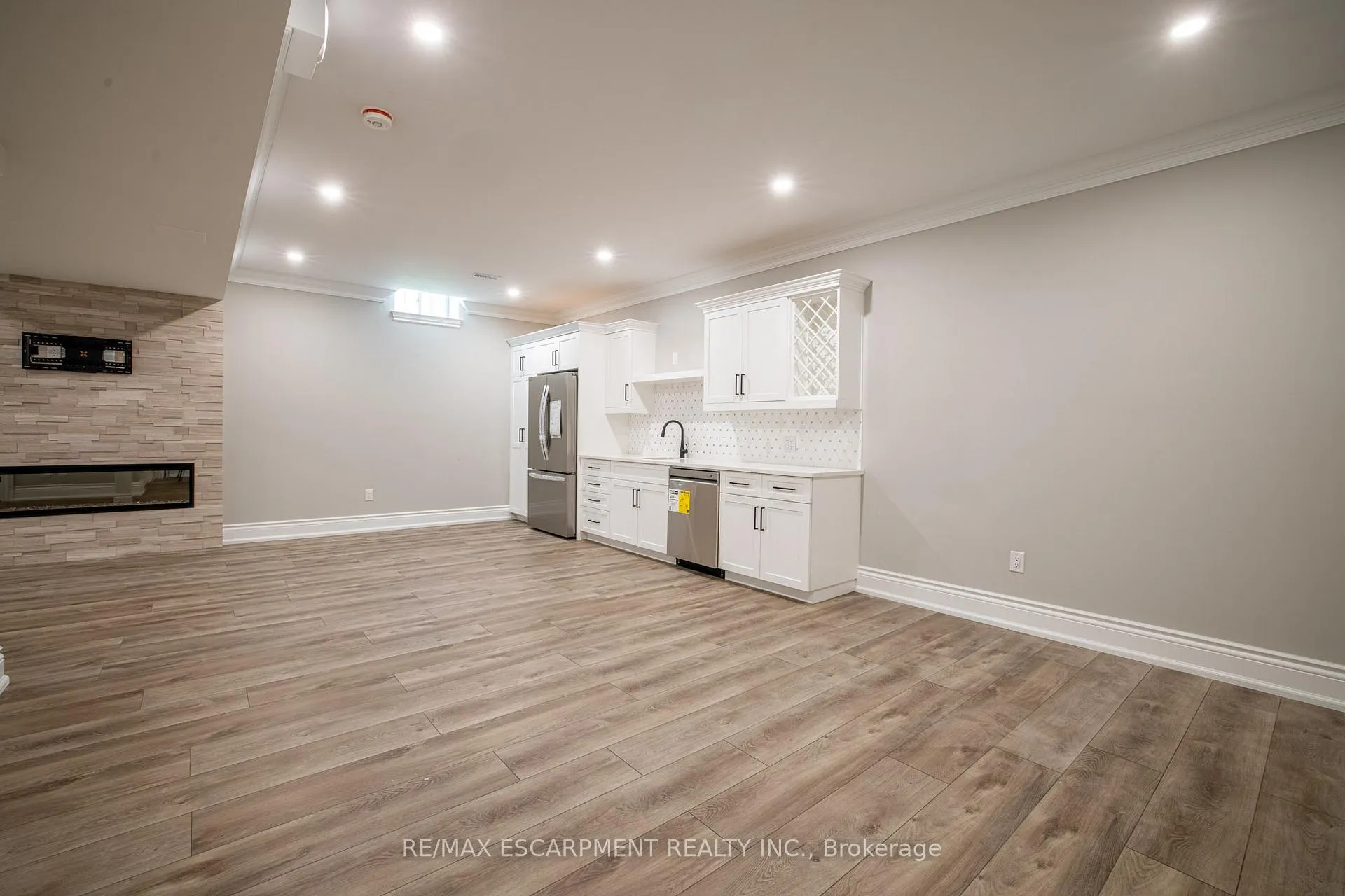 Photo 30 of 31 Bayside Court, Burlington, LaSalle — HOMEH