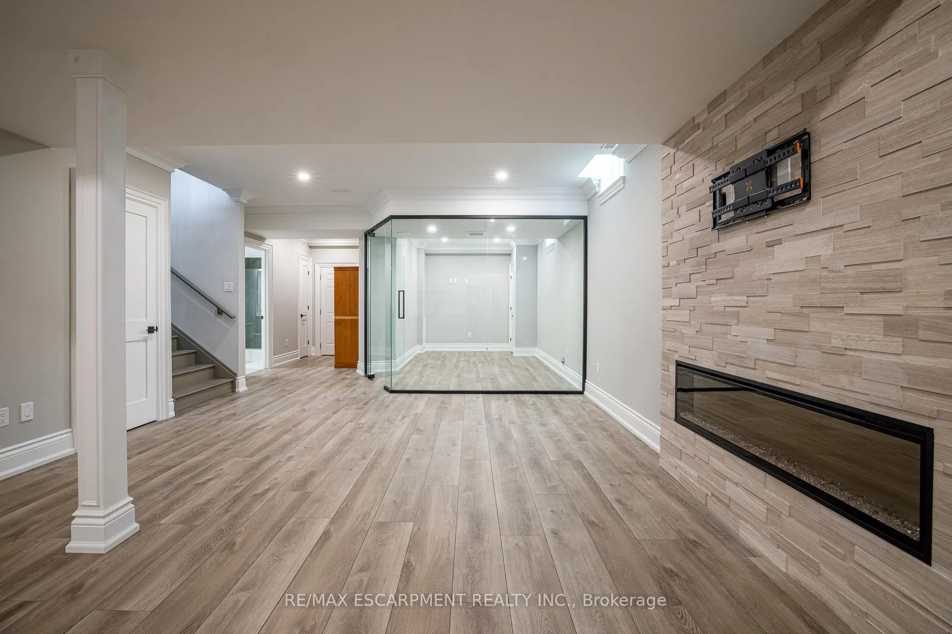 Photo 32 of 31 Bayside Court, Burlington, LaSalle — HOMEH