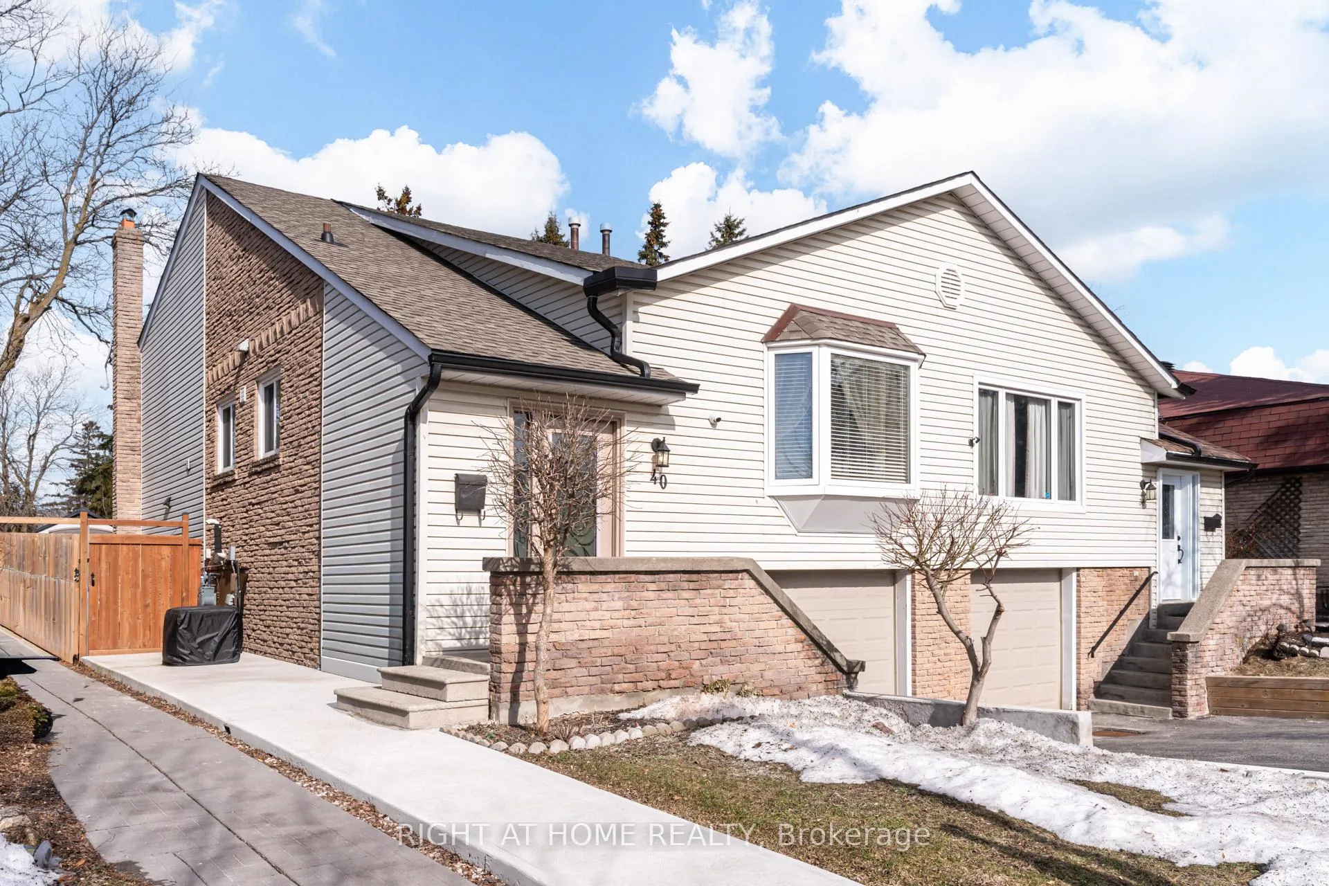 Photo 1 of 40 Salisbury Circle, Brampton, Brampton North — HOMEH