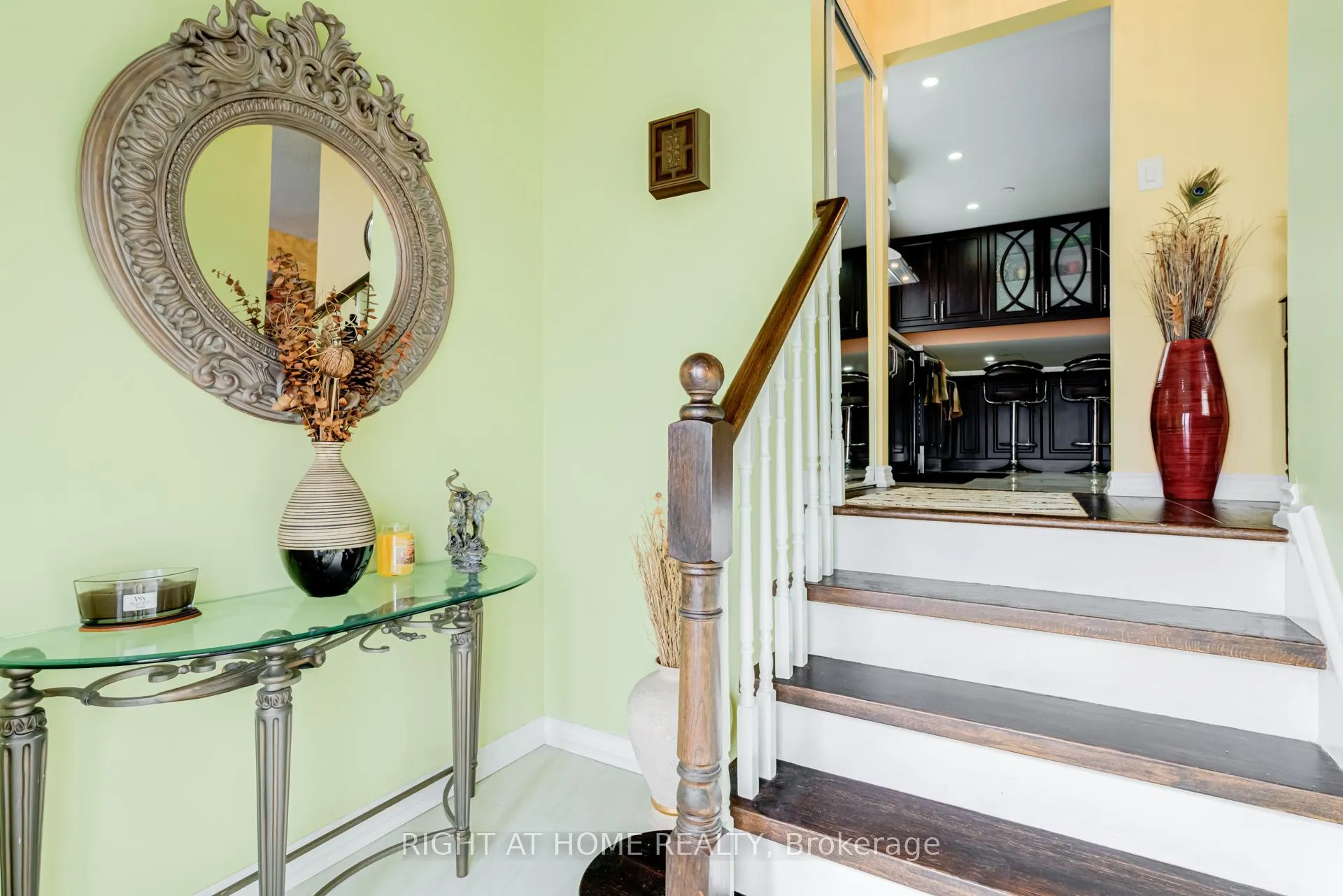 Photo 6 of 40 Salisbury Circle, Brampton, Brampton North — HOMEH