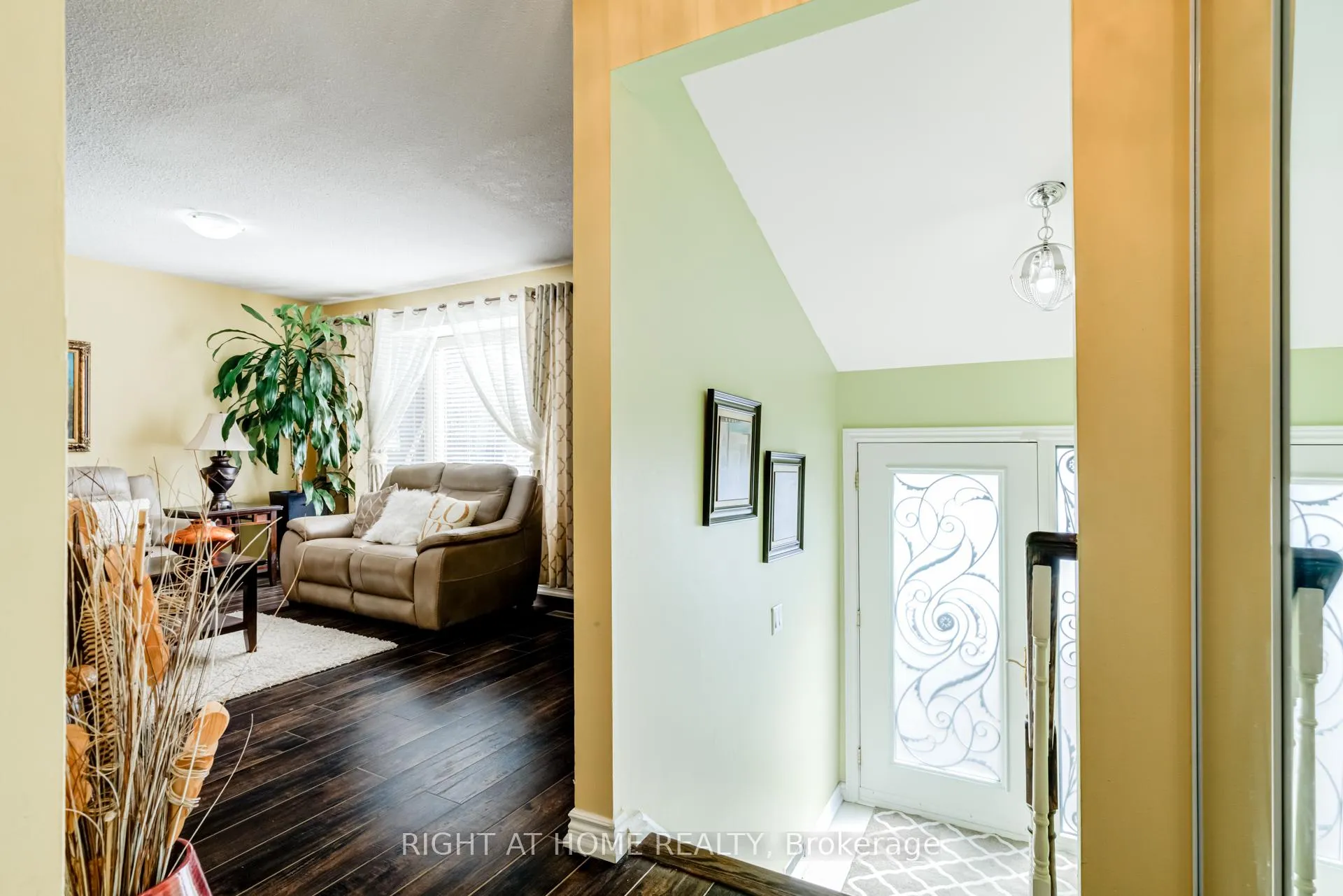Photo 7 of 40 Salisbury Circle, Brampton, Brampton North — HOMEH
