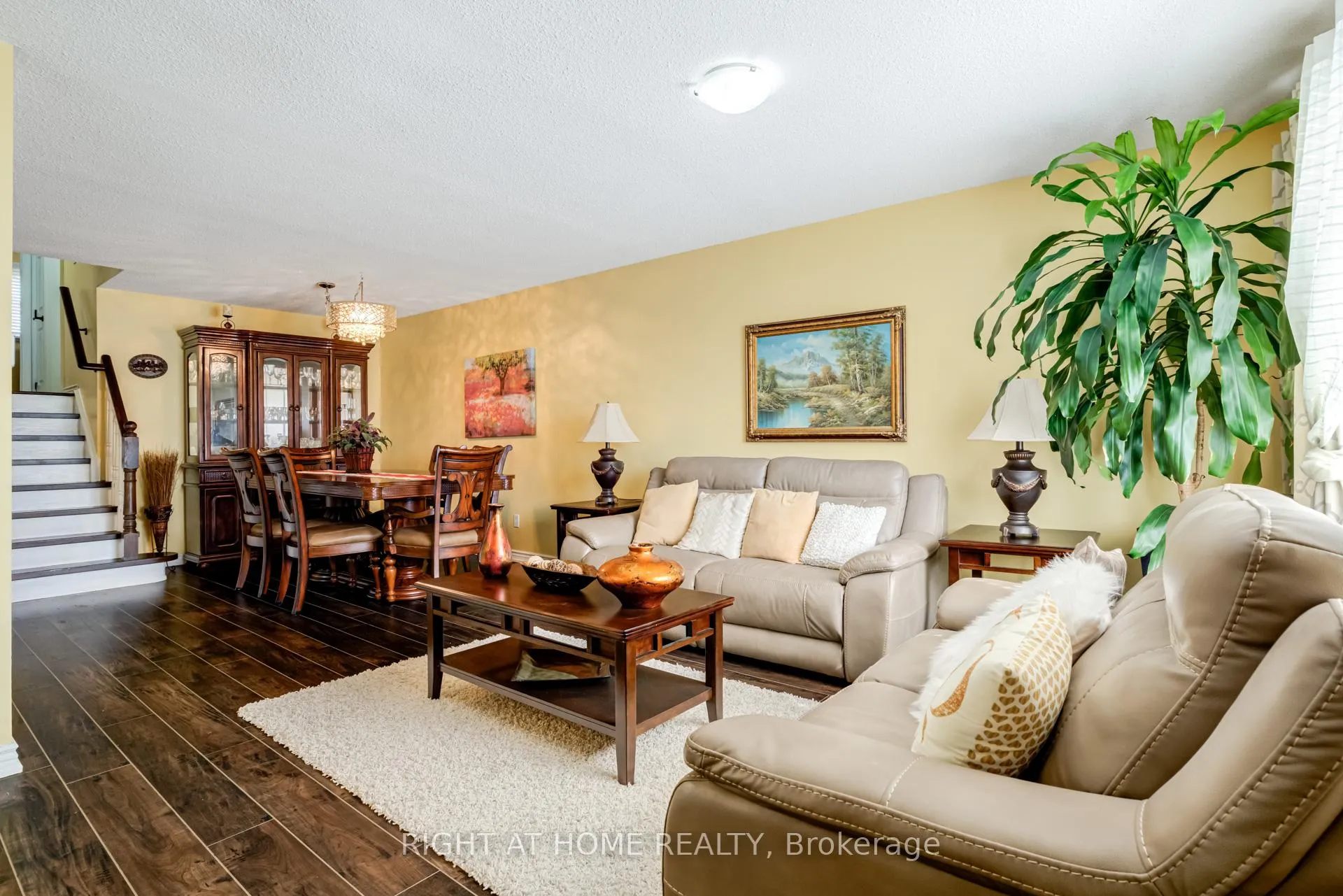 Photo 9 of 40 Salisbury Circle, Brampton, Brampton North — HOMEH