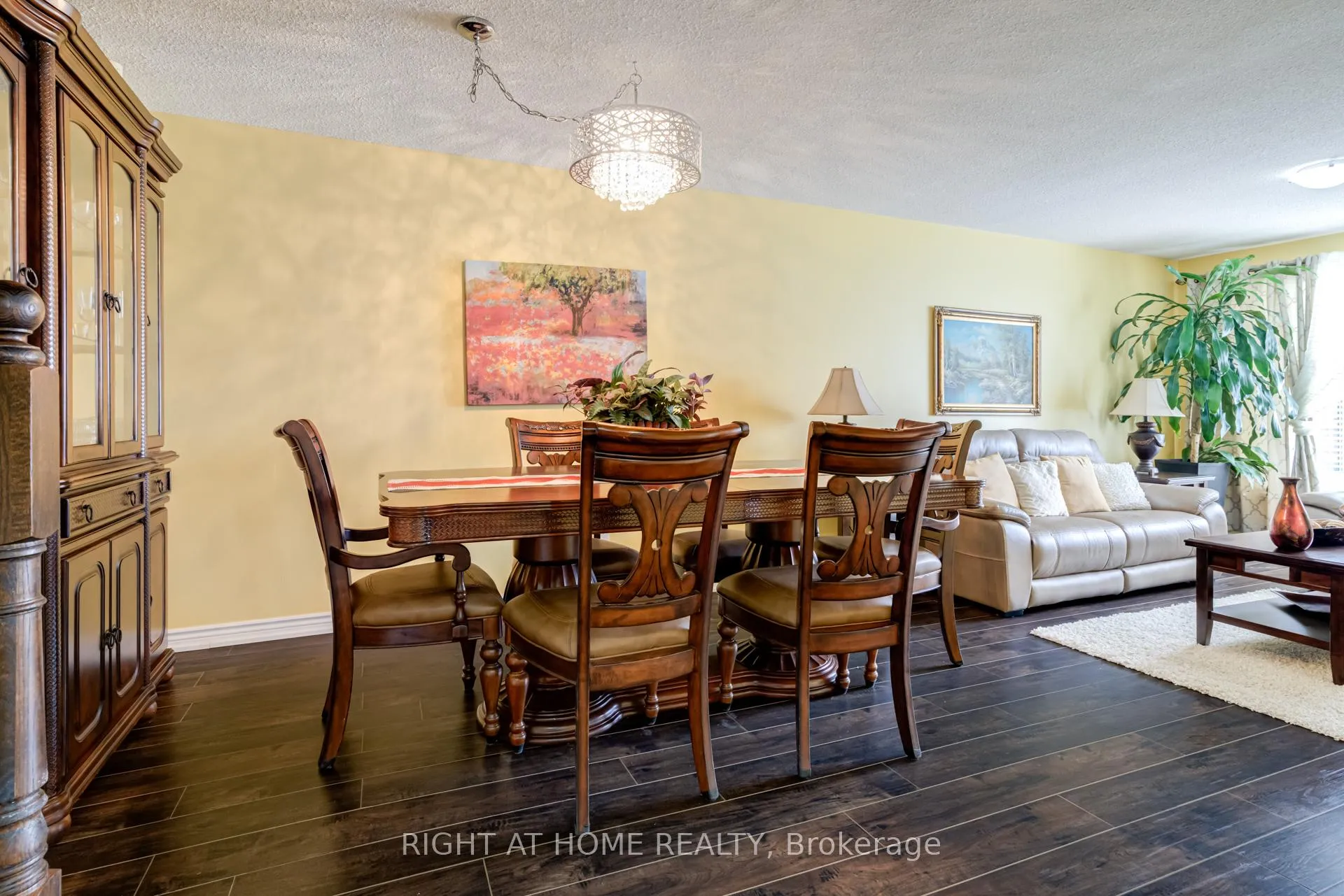 Photo 12 of 40 Salisbury Circle, Brampton, Brampton North — HOMEH