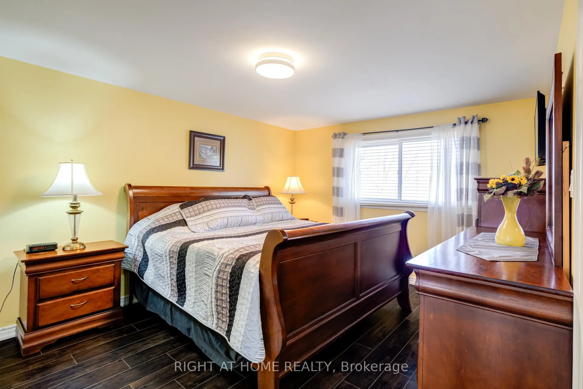 Photo 16 of 40 Salisbury Circle, Brampton, Brampton North — HOMEH