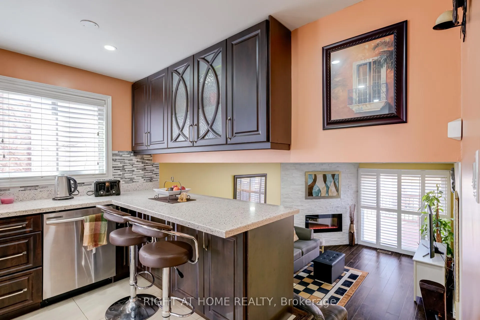 Photo 22 of 40 Salisbury Circle, Brampton, Brampton North — HOMEH