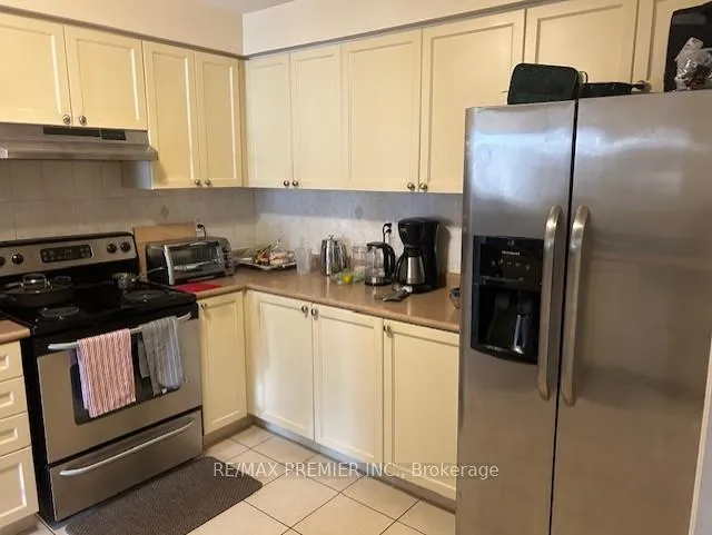 Photo 5 of Unit Main Fl, 111 Crystalview Crescent, Brampton, Bram East — HOMEH