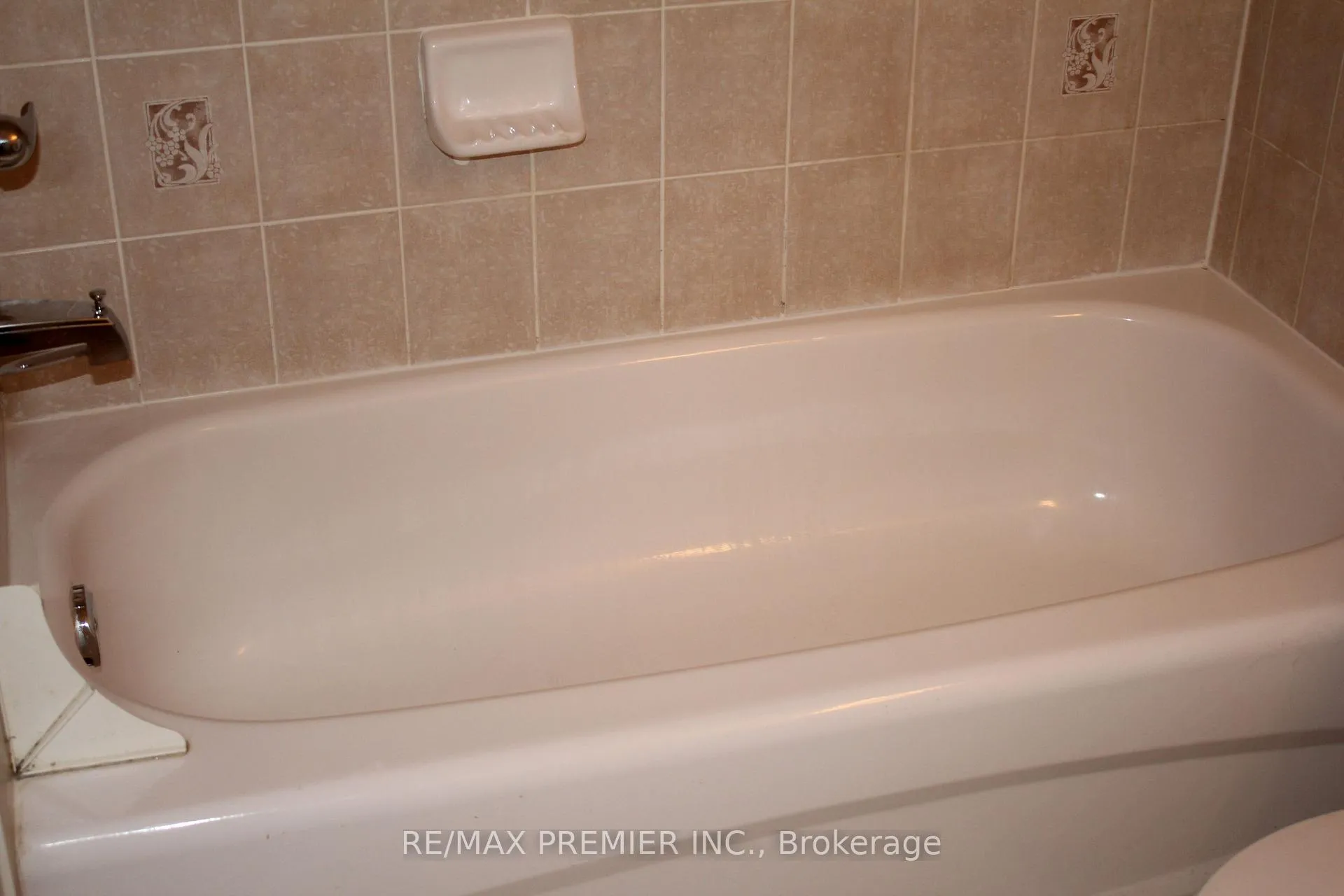 Photo 14 of Unit Main Fl, 111 Crystalview Crescent, Brampton, Bram East — HOMEH