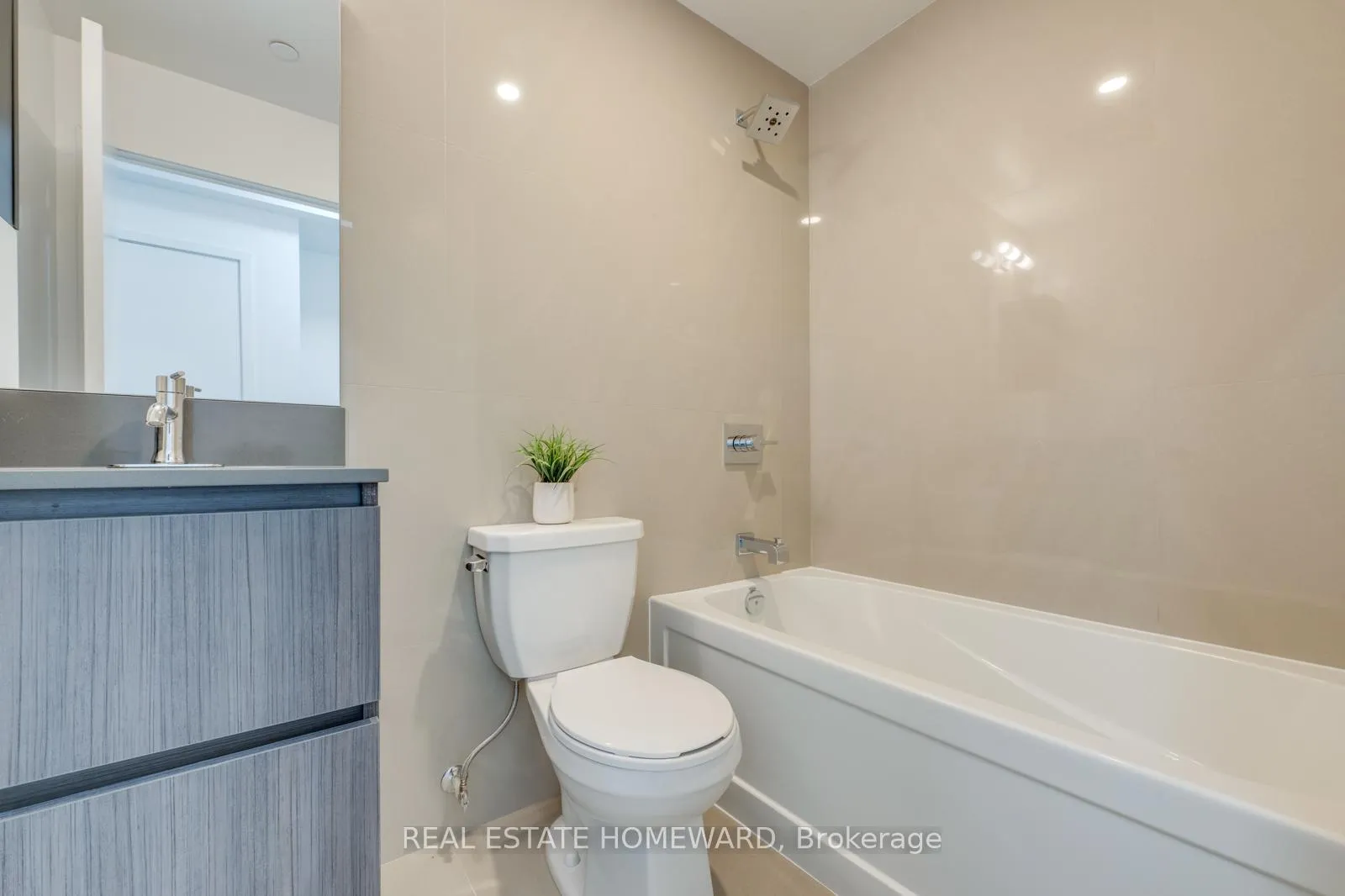 Photo 7 of Unit Suite 704, 25 Baseball Place, Toronto, South Riverdale — HOMEH