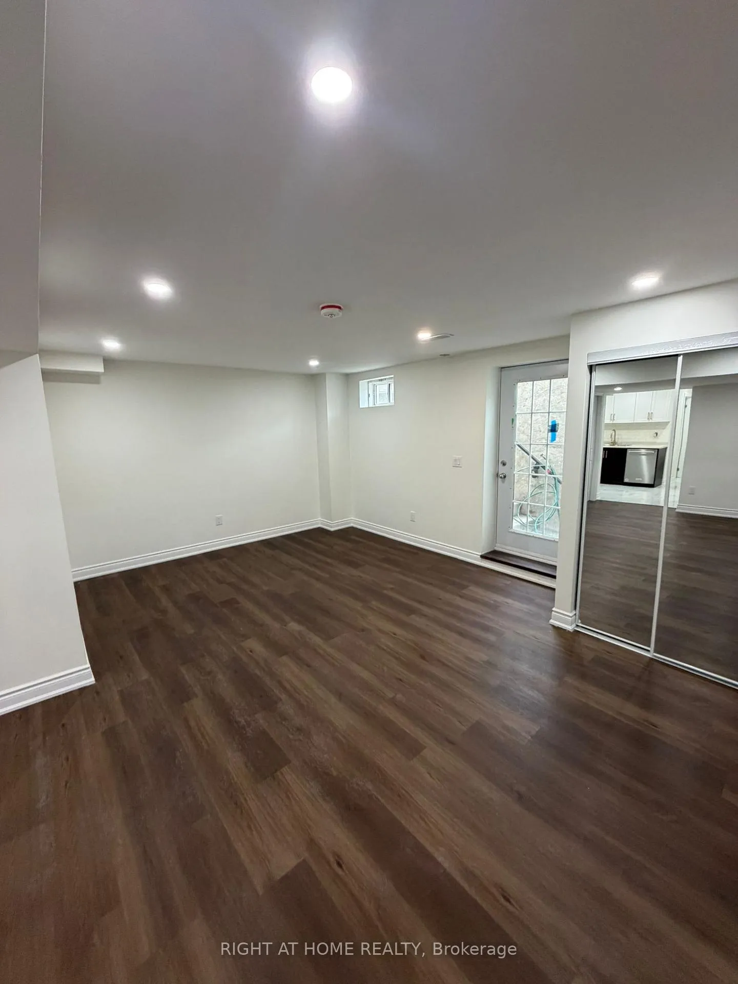 Photo 5 of 52 Drake Avenue, Brant, Paris — HOMEH