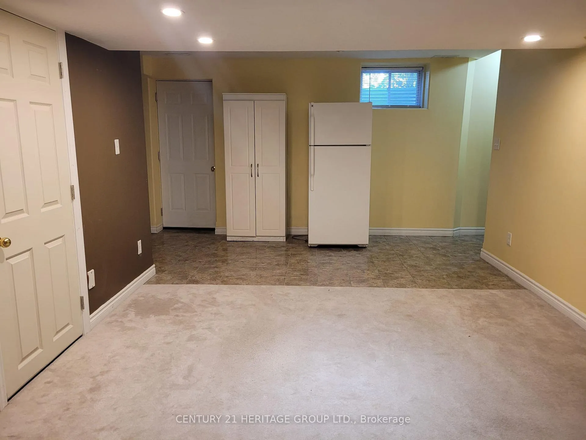 Photo 2 of 11 Silver Maple Crescent, Barrie, Holly — HOMEH
