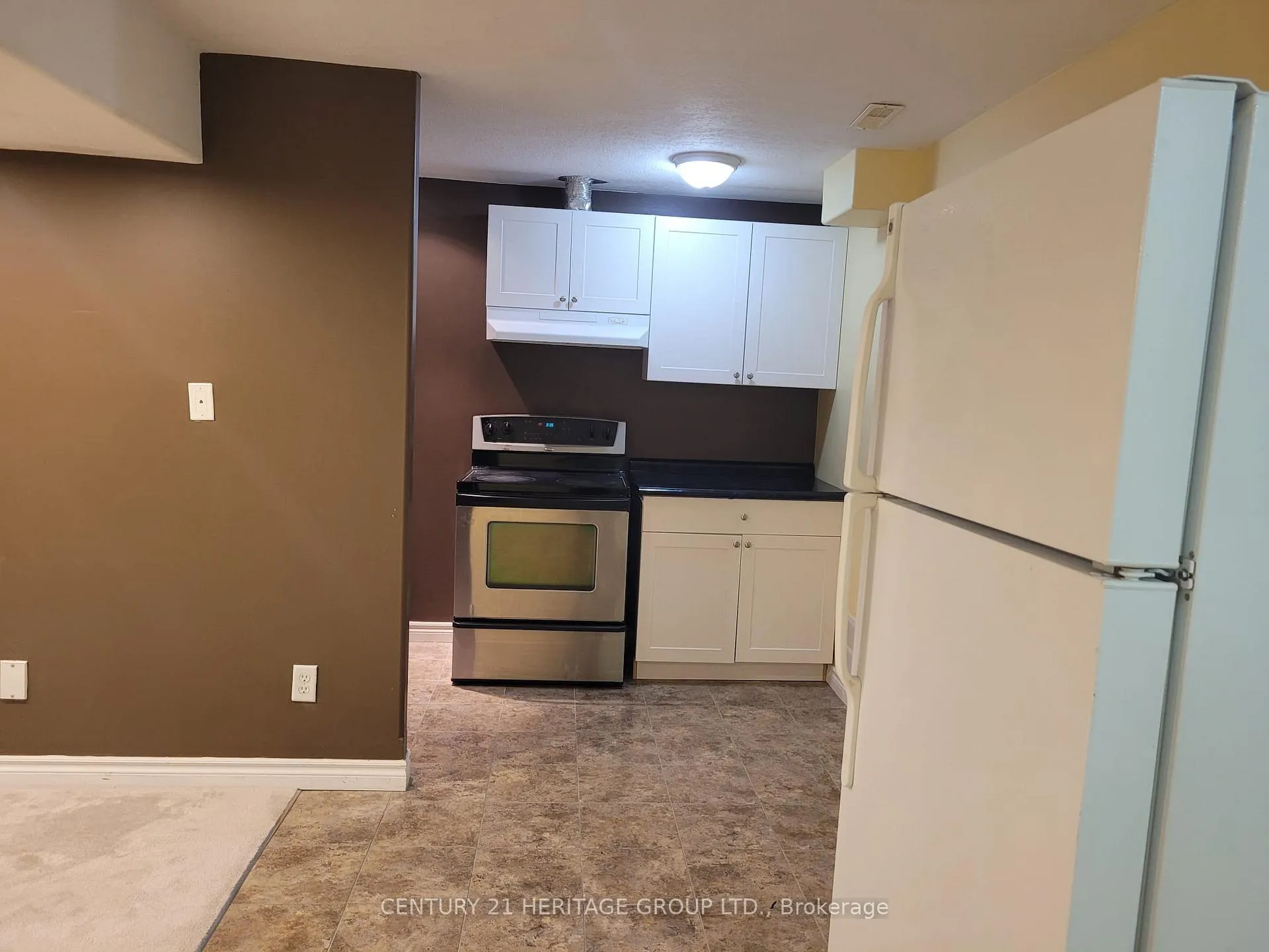 Photo 3 of 11 Silver Maple Crescent, Barrie, Holly — HOMEH