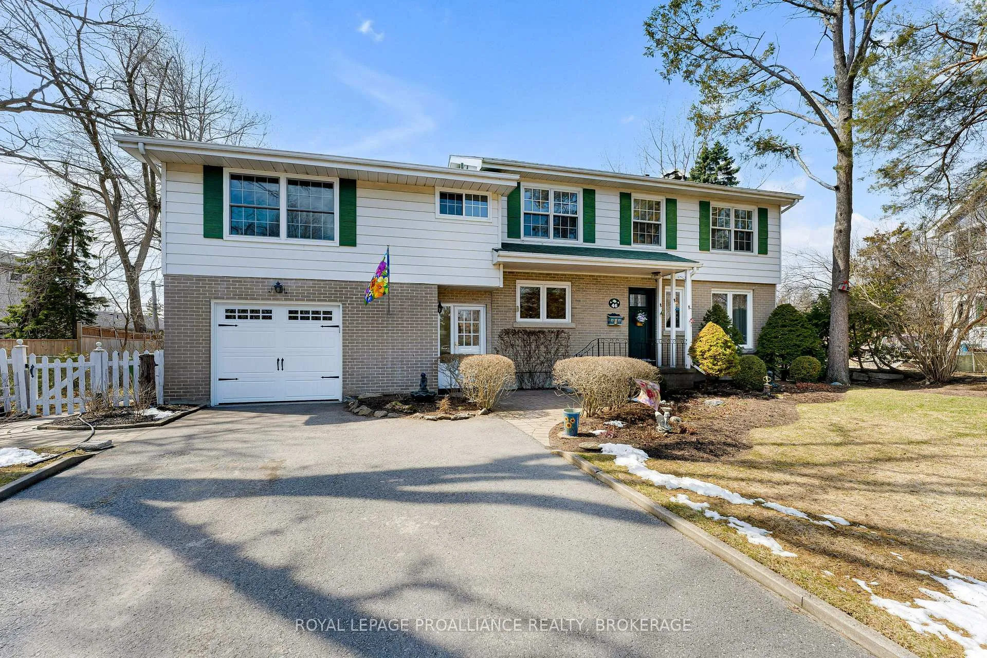 Photo 2 of 46 Watts Crescent, Kingston, Central City West — HOMEH