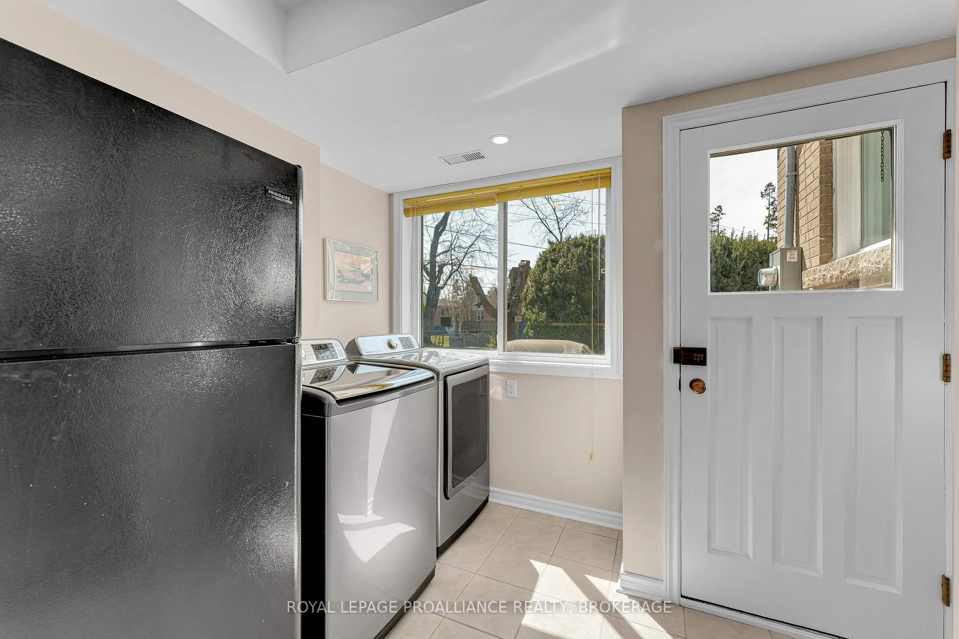 Photo 15 of 46 Watts Crescent, Kingston, Central City West — HOMEH