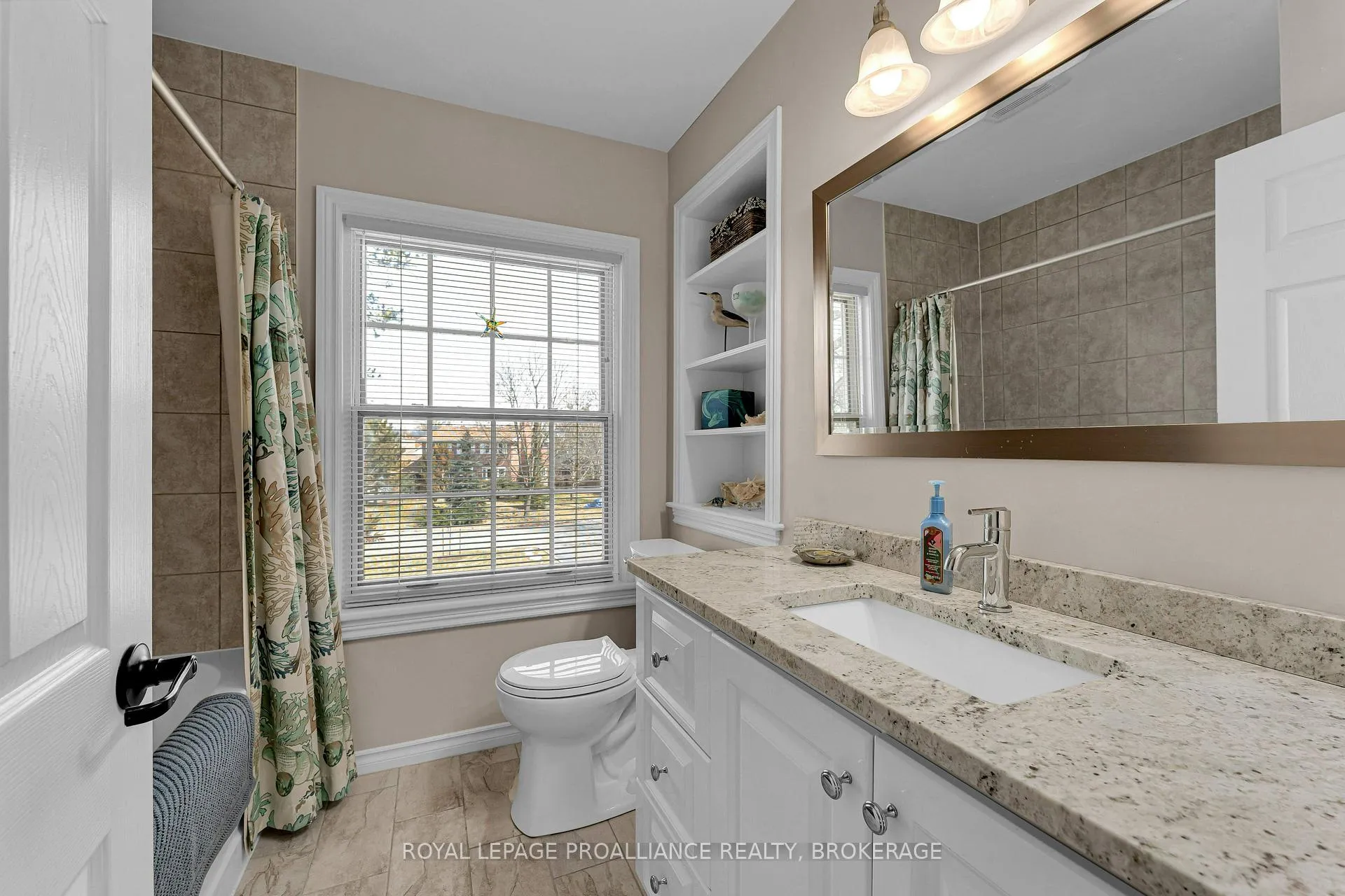 Photo 24 of 46 Watts Crescent, Kingston, Central City West — HOMEH