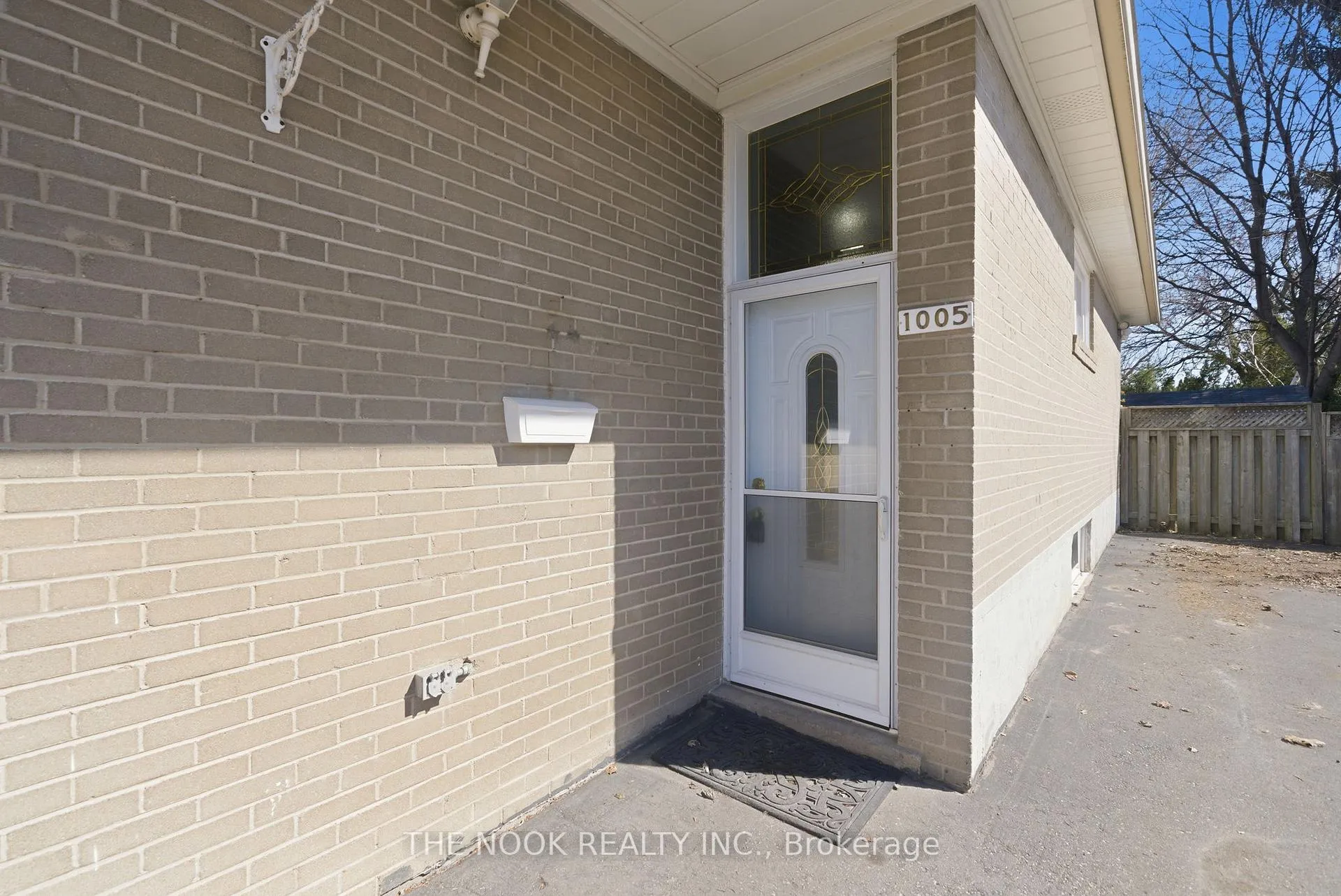 Photo 2 of 1005 Centre Street N, Whitby, Williamsburg — HOMEH