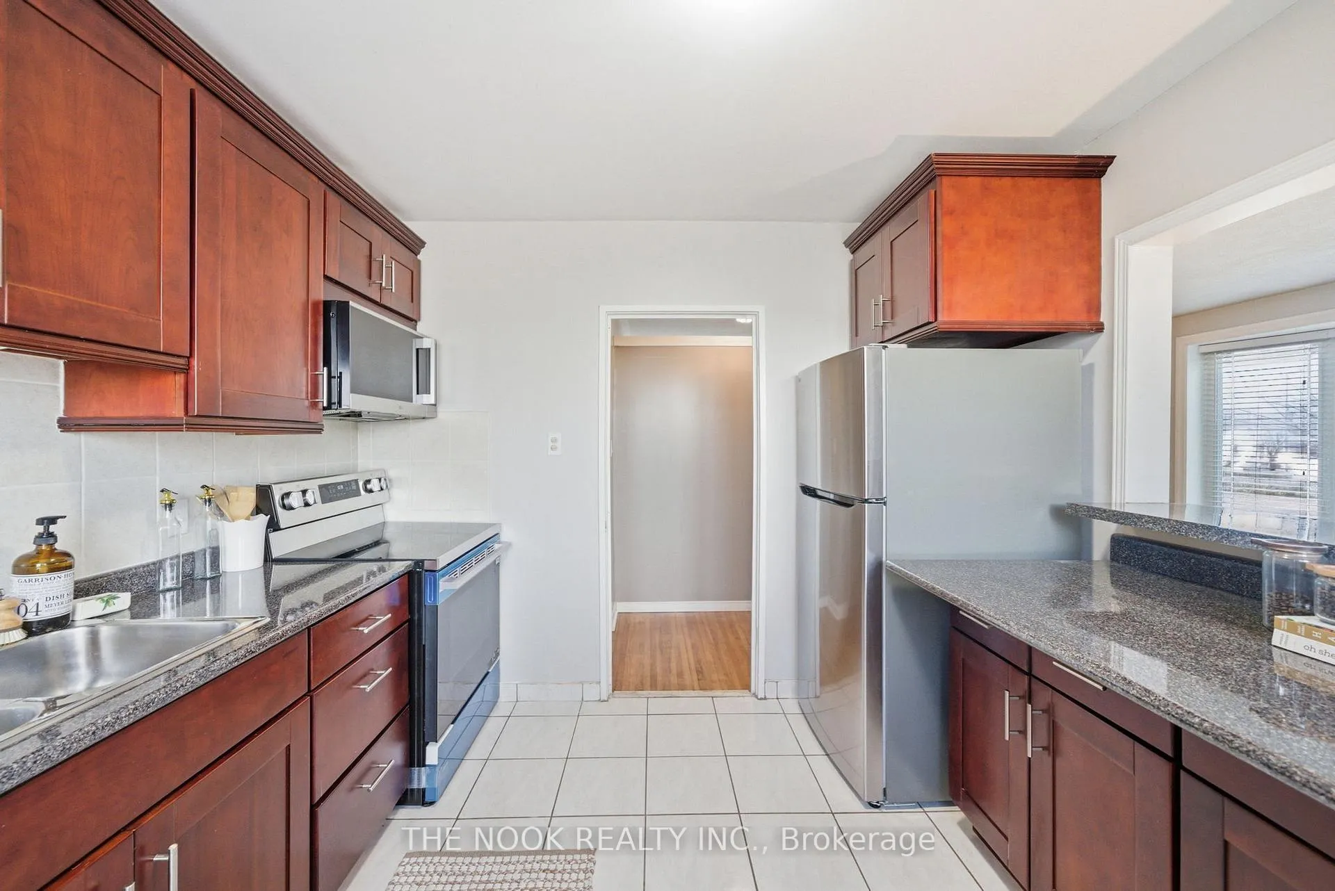 Photo 11 of 1005 Centre Street N, Whitby, Williamsburg — HOMEH