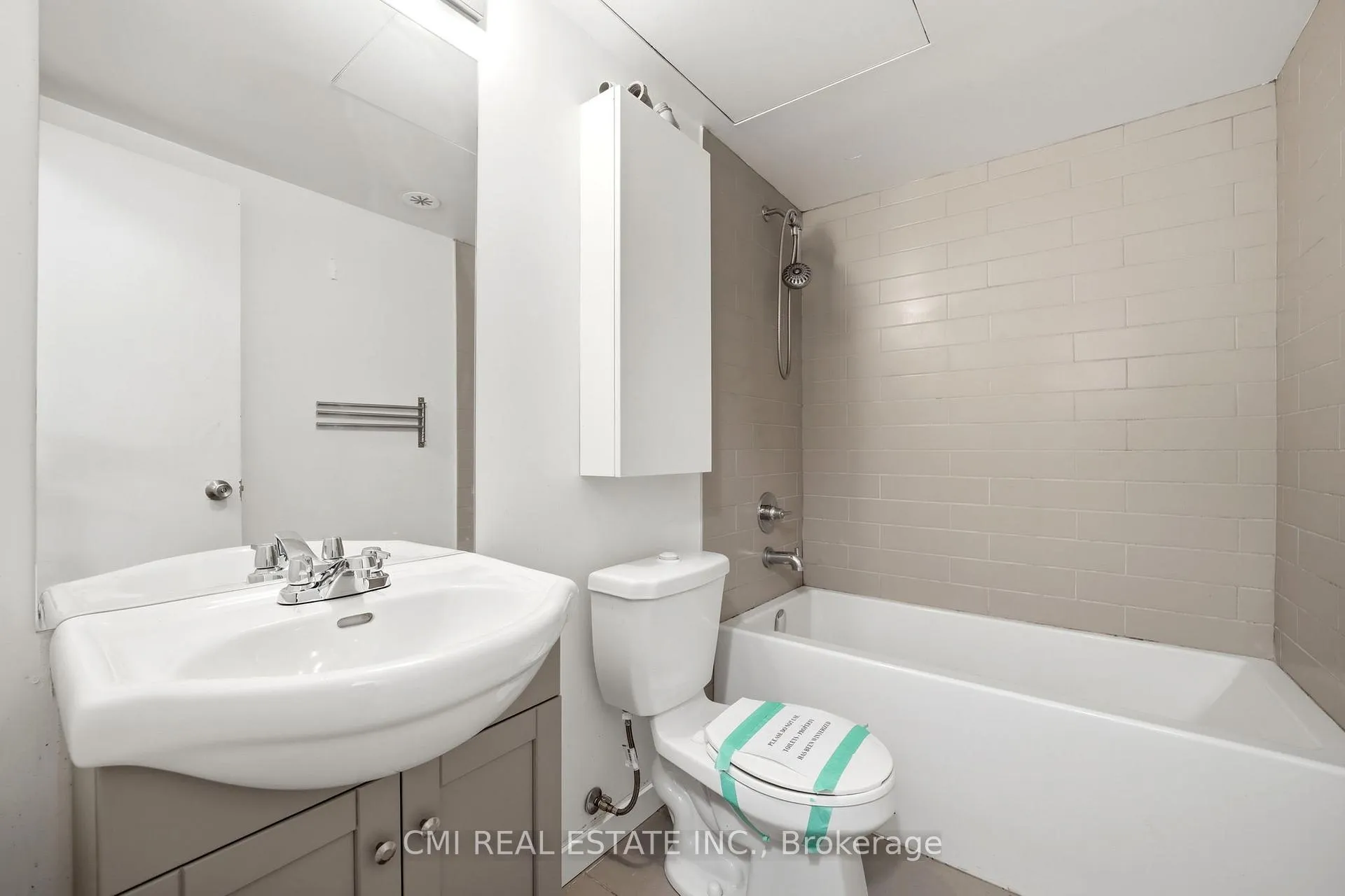 Photo 17 of Unit 14, 1321 Gerrard Street E, Toronto, Greenwood-Coxwell — HOMEH