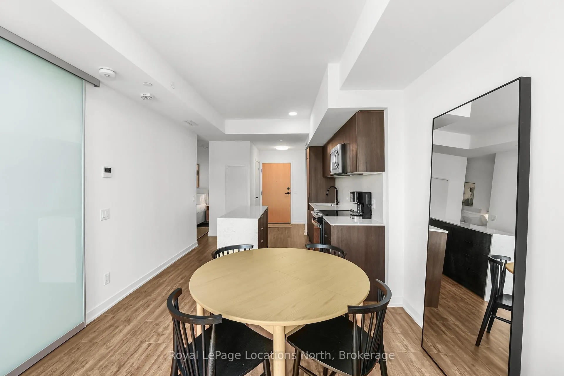 Photo 4 of 31 Huron Street, Collingwood — HOMEH