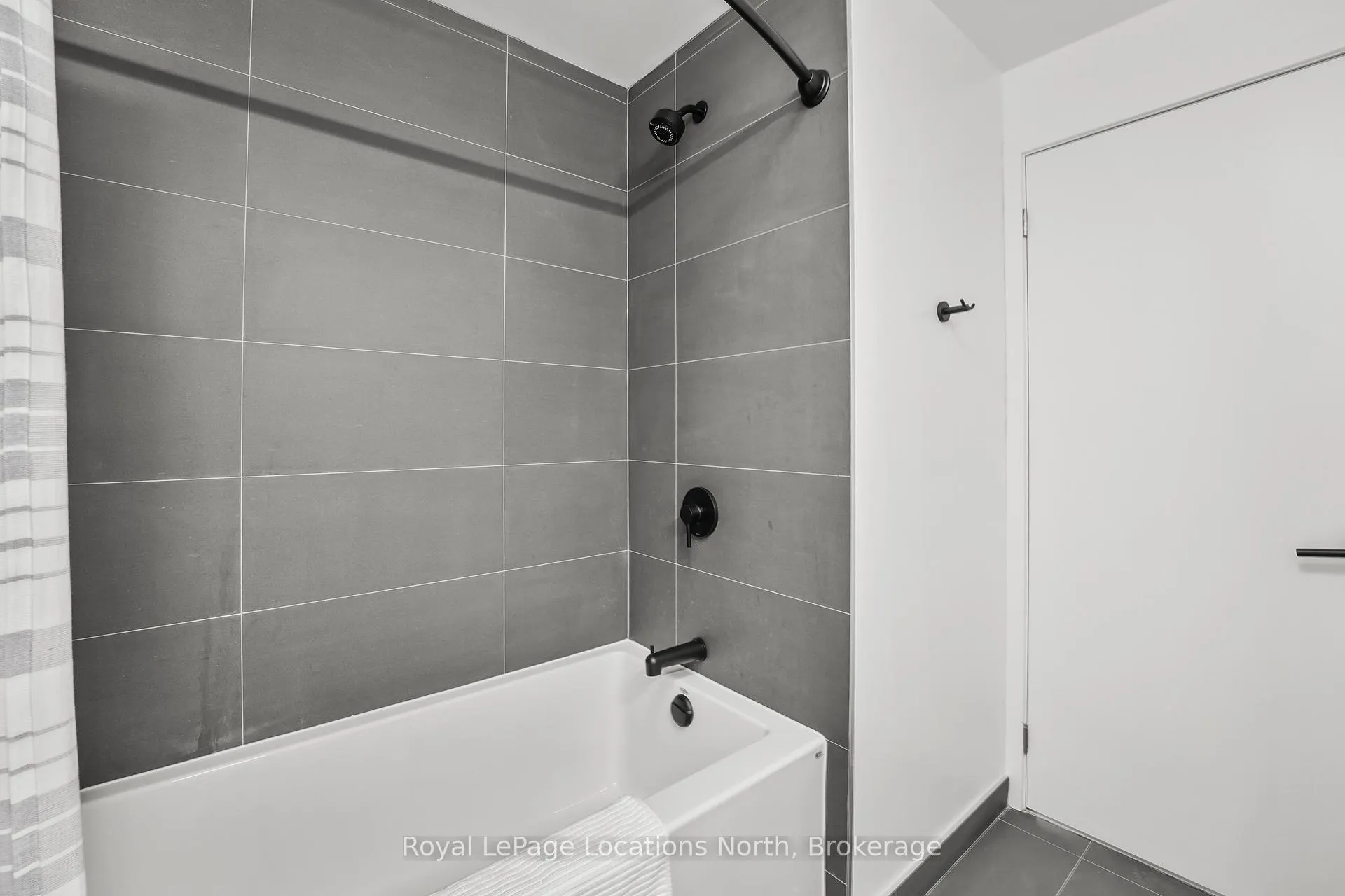 Photo 12 of 31 Huron Street, Collingwood — HOMEH