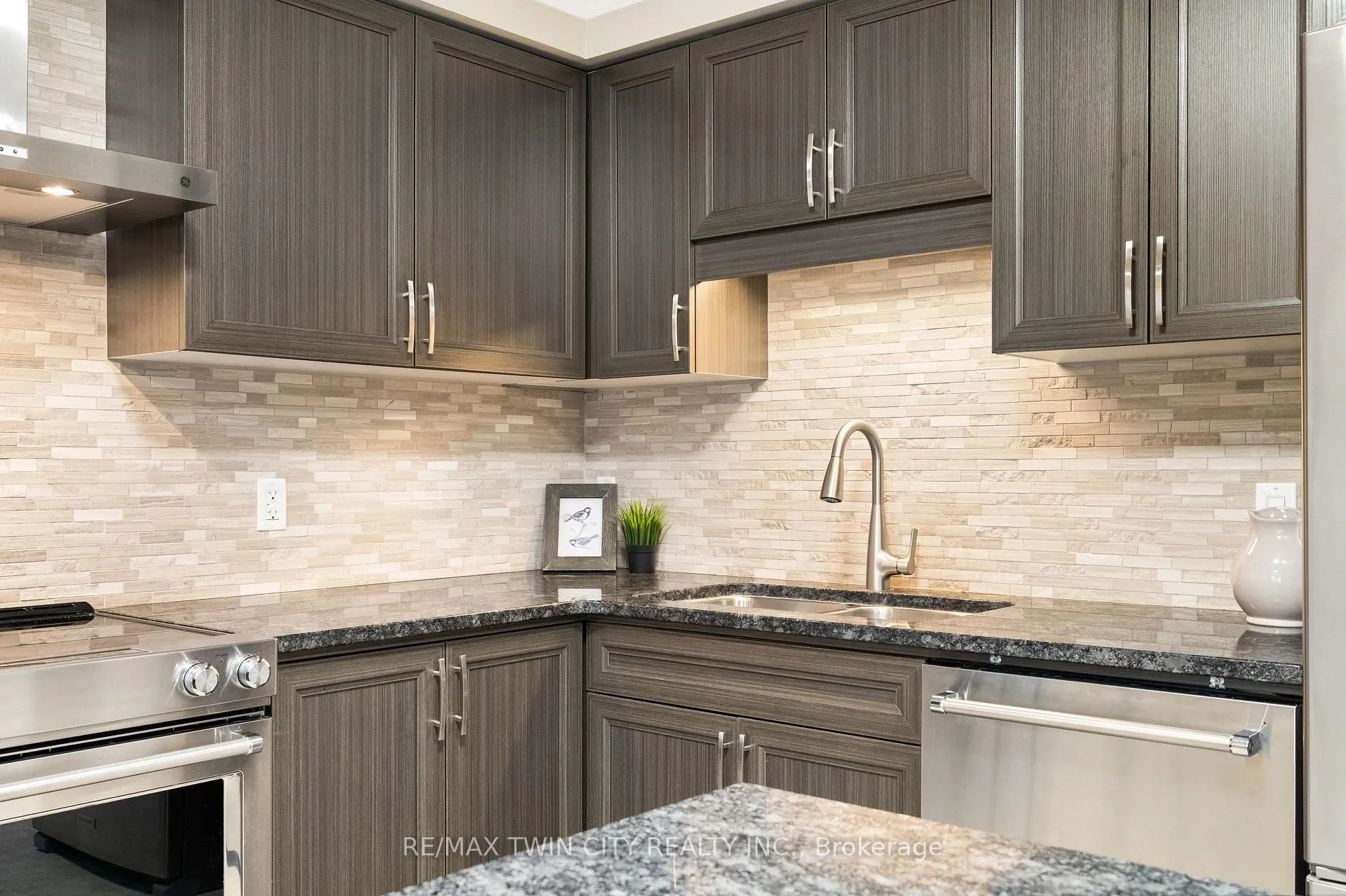 Photo 7 of 67 Meadowridge Street, Kitchener, Doon South — HOMEH