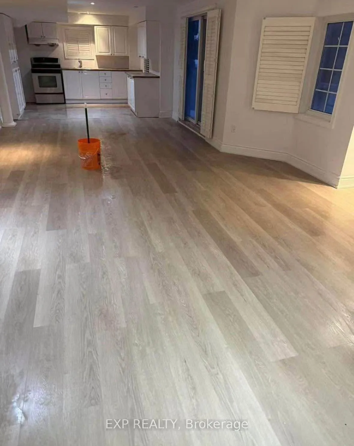 Photo 3 of 48 Francesca Court, Vaughan, East Woodbridge — HOMEH