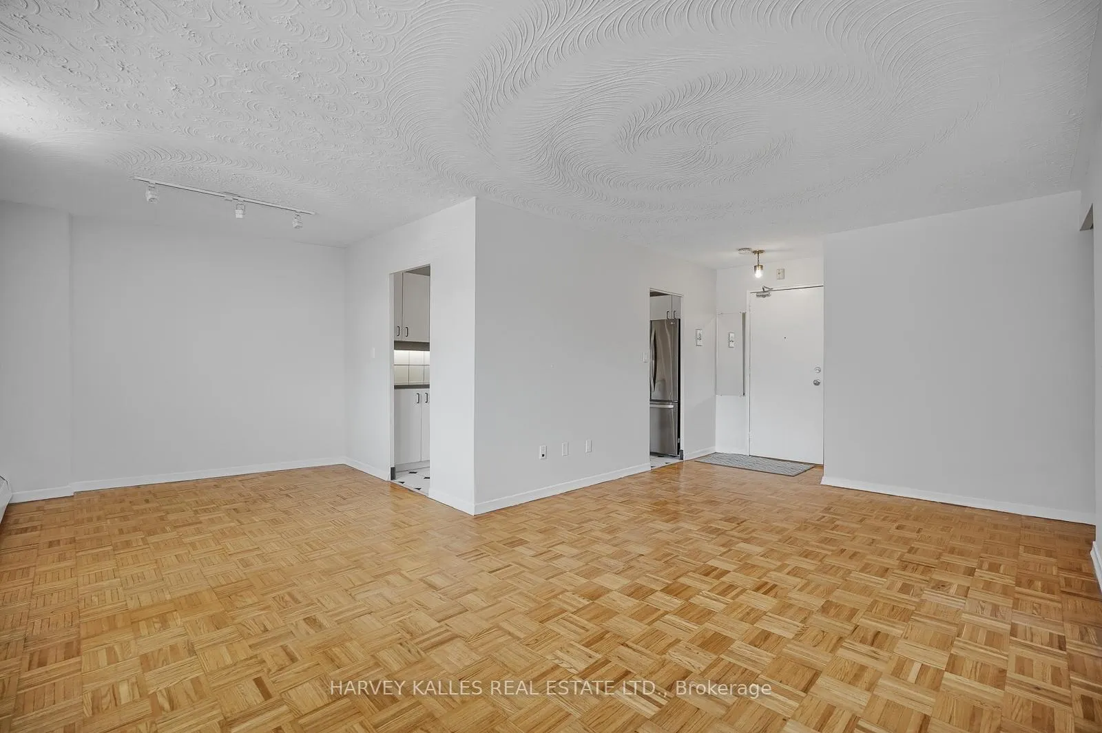 Photo 5 of Unit 206, 80 Coe Hill Drive, Toronto, High Park-Swansea — HOMEH