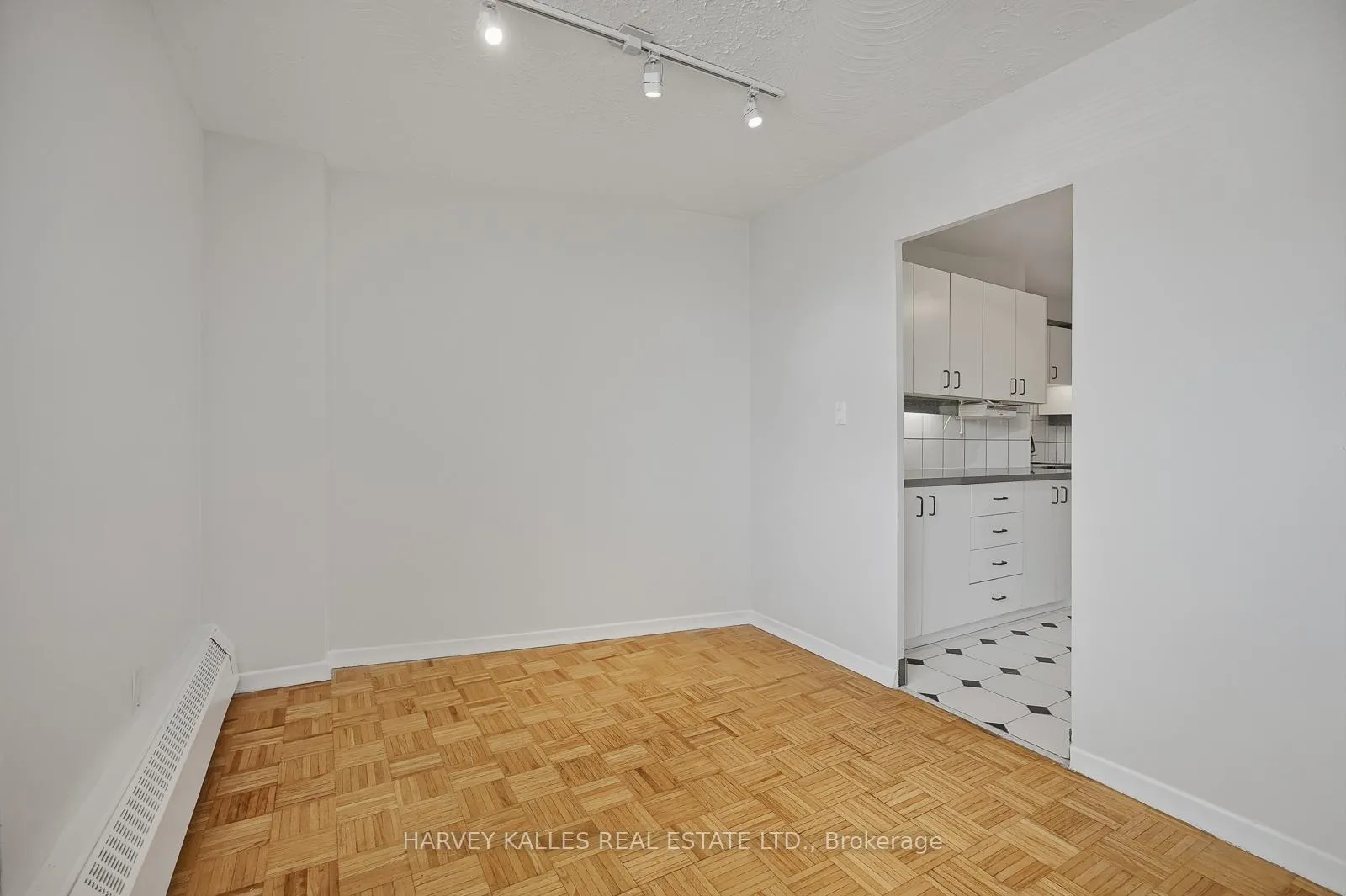 Photo 7 of Unit 206, 80 Coe Hill Drive, Toronto, High Park-Swansea — HOMEH