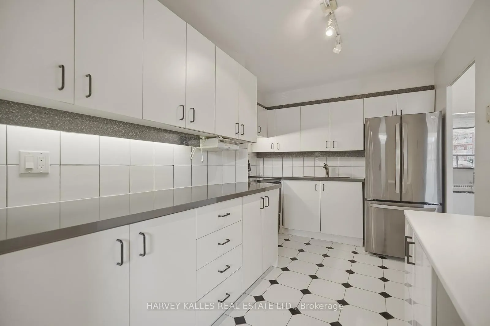 Photo 10 of Unit 206, 80 Coe Hill Drive, Toronto, High Park-Swansea — HOMEH