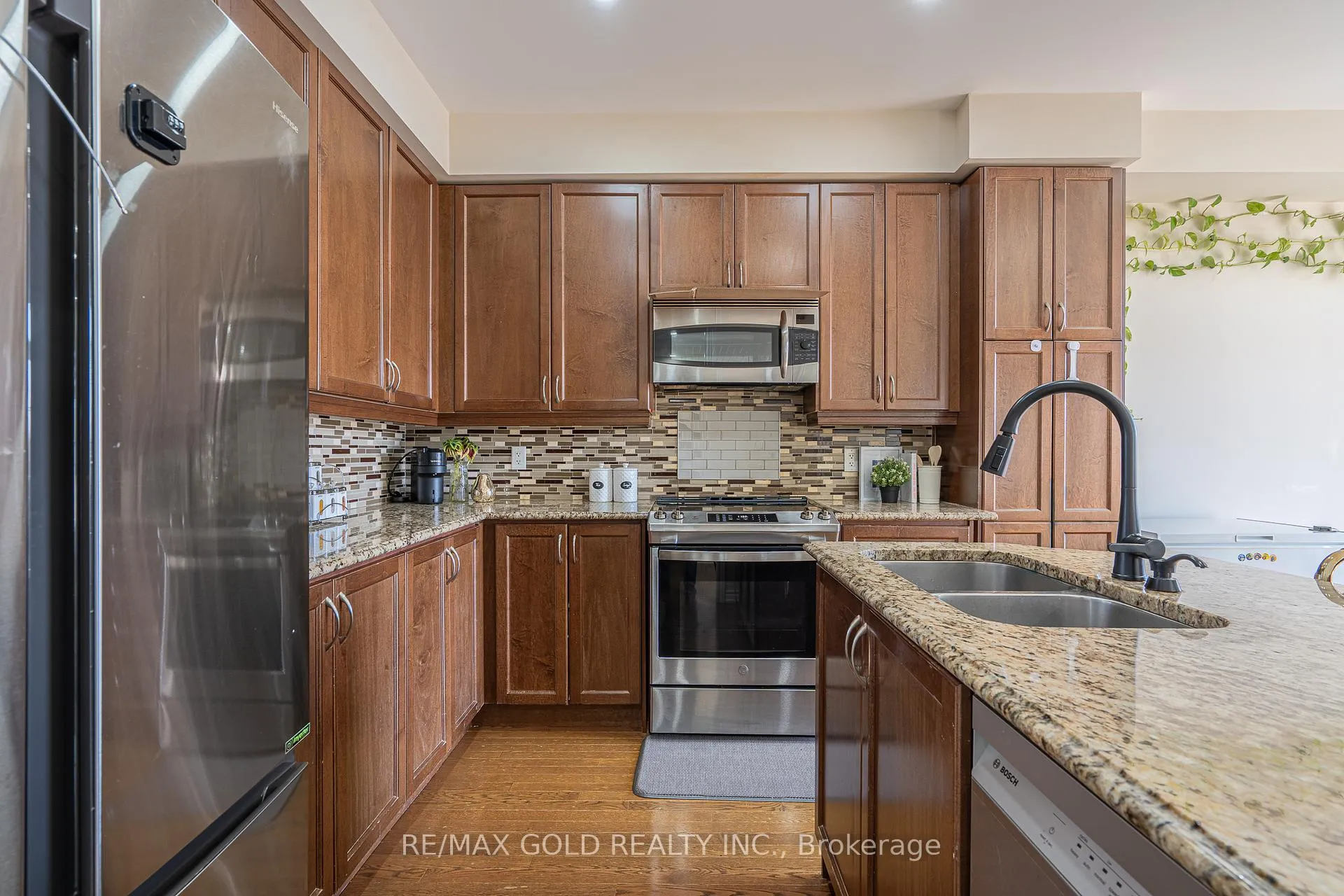 Photo 12 of 36 Naperton Drive, Brampton, Sandringham-Wellington — HOMEH