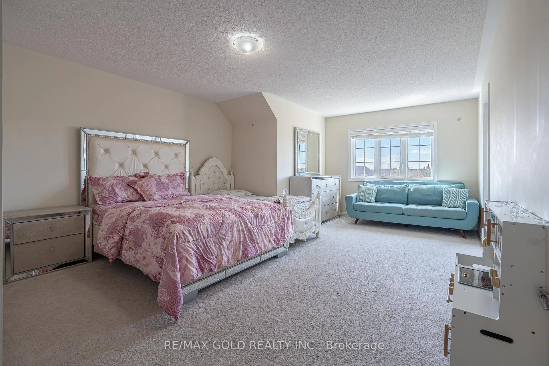 Photo 18 of 36 Naperton Drive, Brampton, Sandringham-Wellington — HOMEH