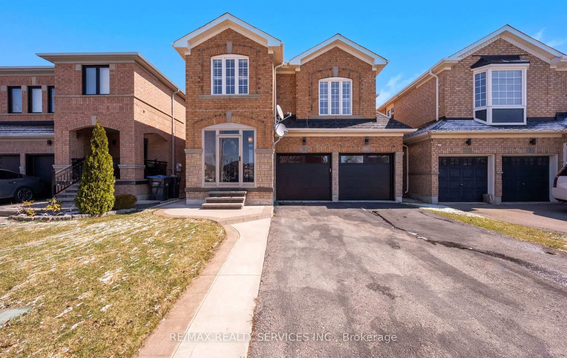 Photo 2 of 5 Thornbush Boulevard, Brampton, Fletcher's Meadow — HOMEH