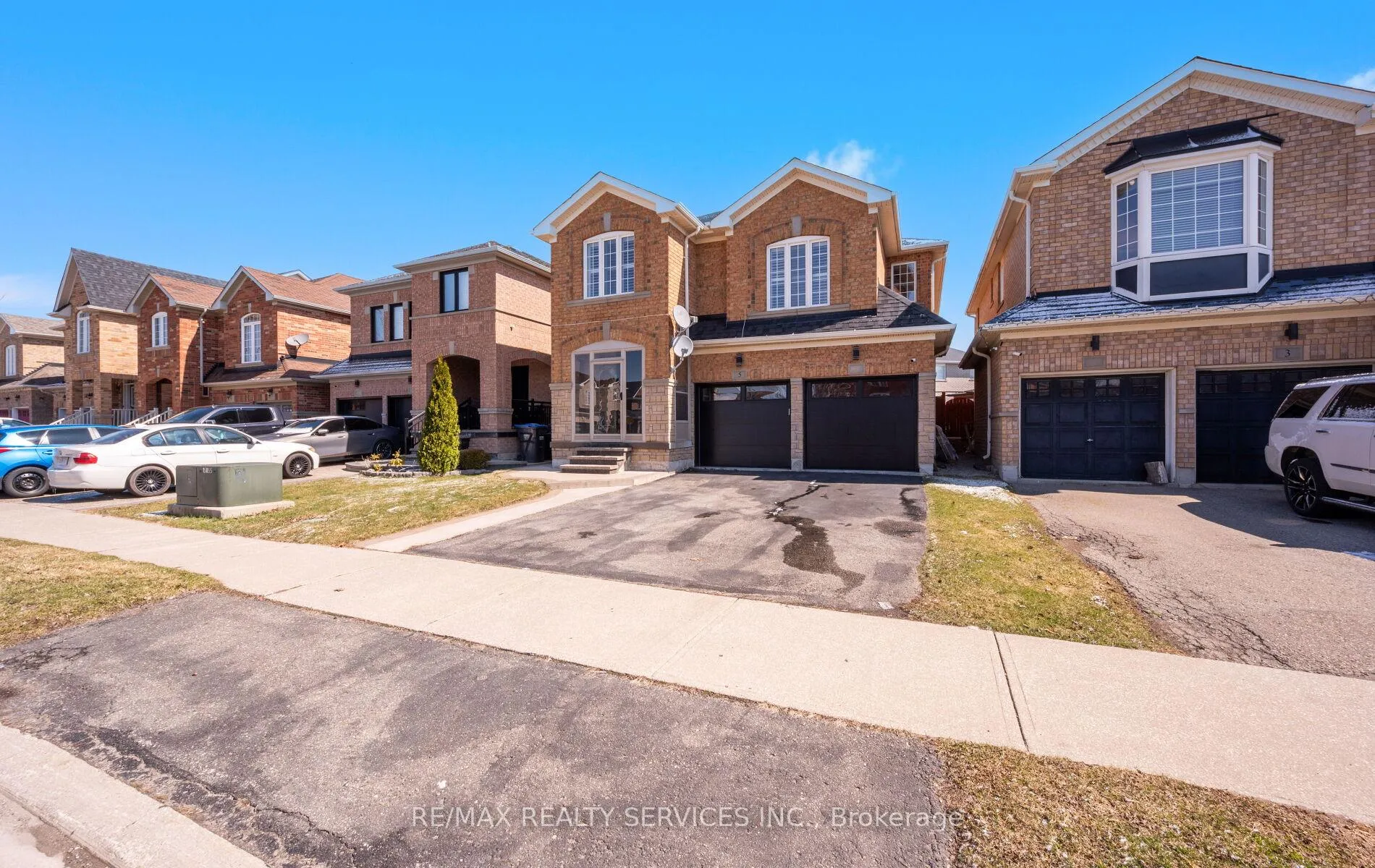 Photo 3 of 5 Thornbush Boulevard, Brampton, Fletcher's Meadow — HOMEH