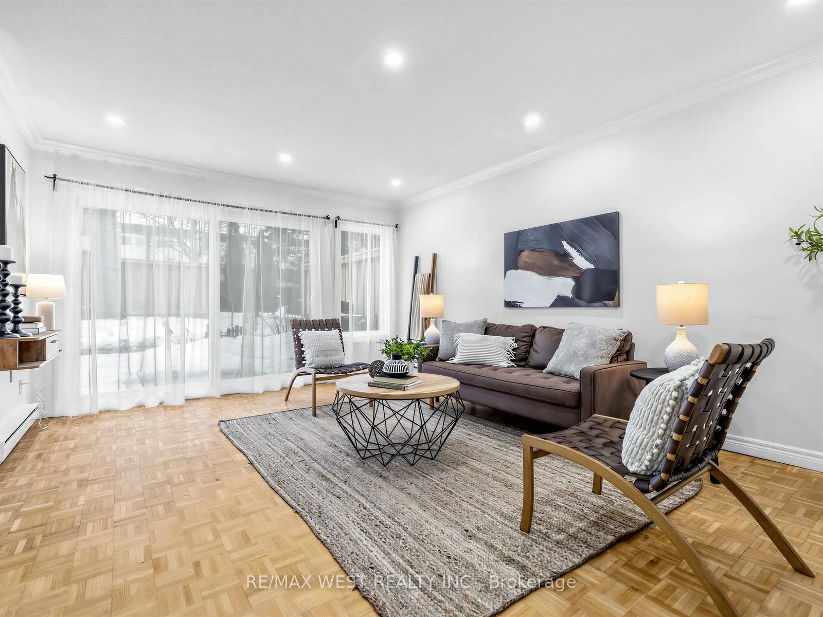 Photo 2 of Unit 117, 246 Milestone Crescent, Aurora, Aurora Village — HOMEH