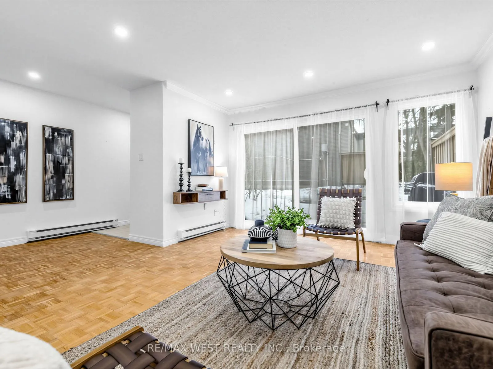 Photo 3 of Unit 117, 246 Milestone Crescent, Aurora, Aurora Village — HOMEH