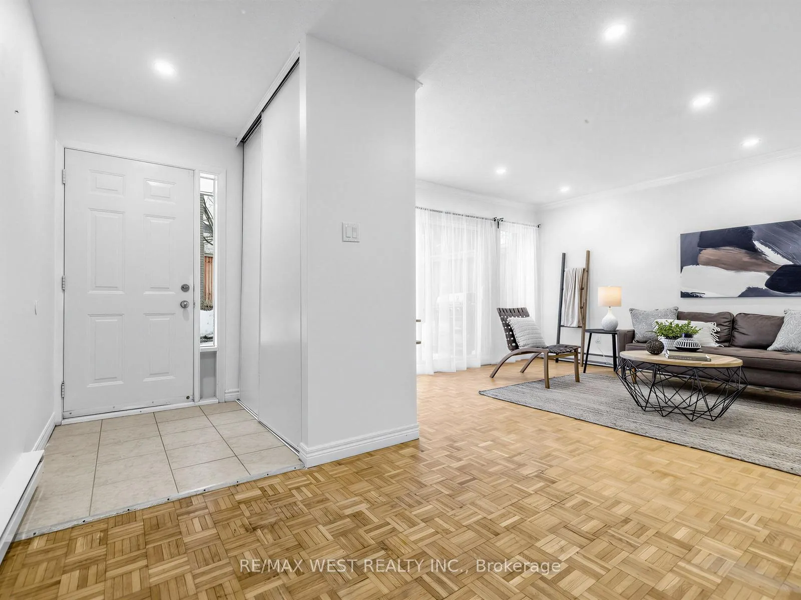 Photo 4 of Unit 117, 246 Milestone Crescent, Aurora, Aurora Village — HOMEH