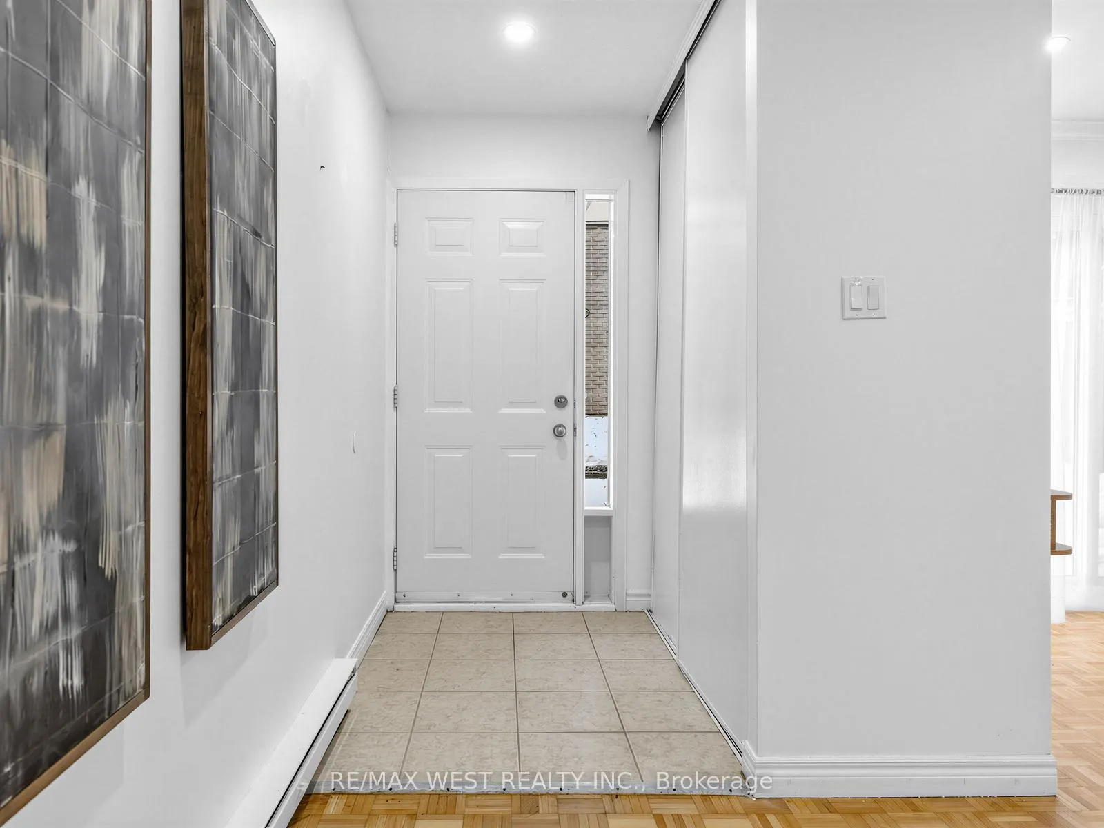 Photo 5 of Unit 117, 246 Milestone Crescent, Aurora, Aurora Village — HOMEH