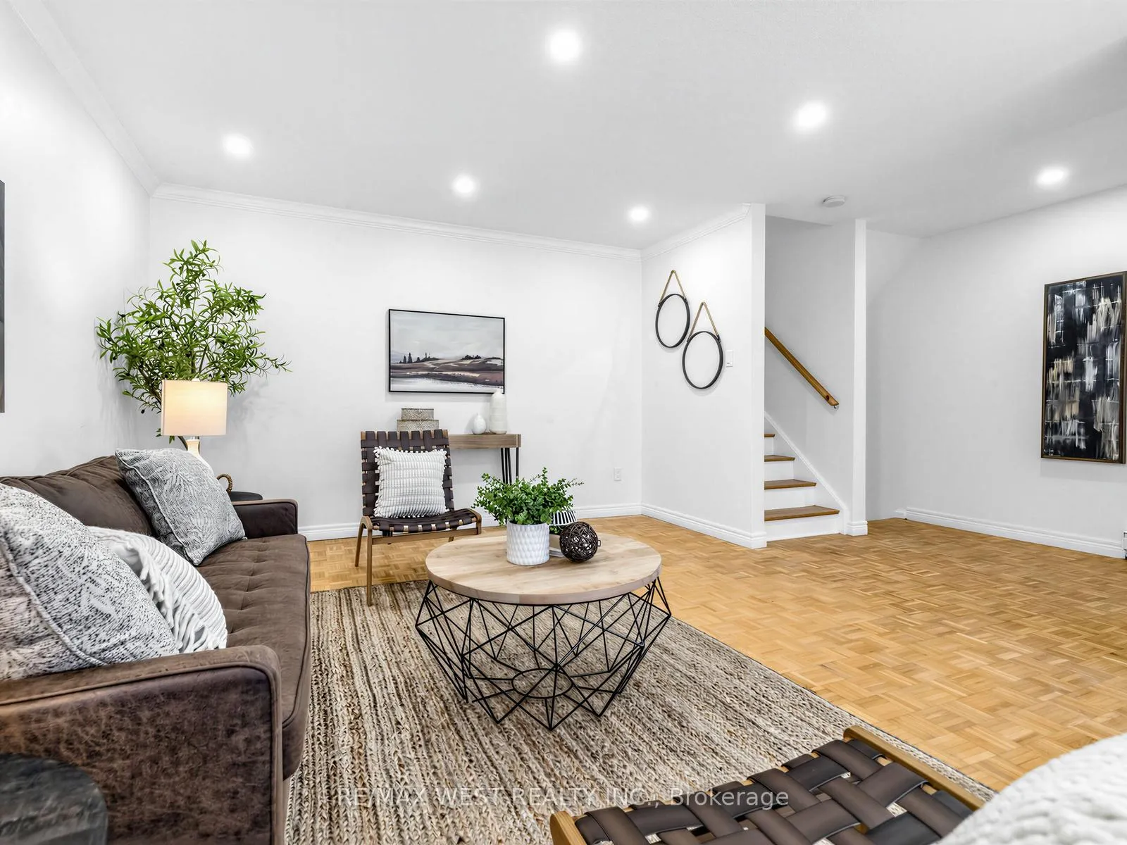 Photo 6 of Unit 117, 246 Milestone Crescent, Aurora, Aurora Village — HOMEH