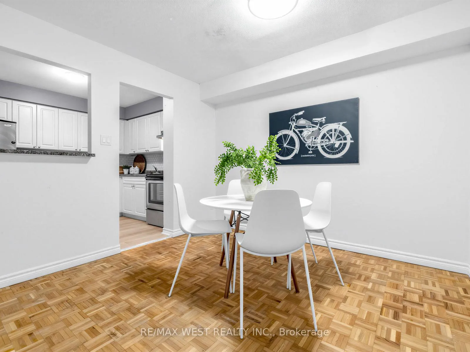 Photo 7 of Unit 117, 246 Milestone Crescent, Aurora, Aurora Village — HOMEH