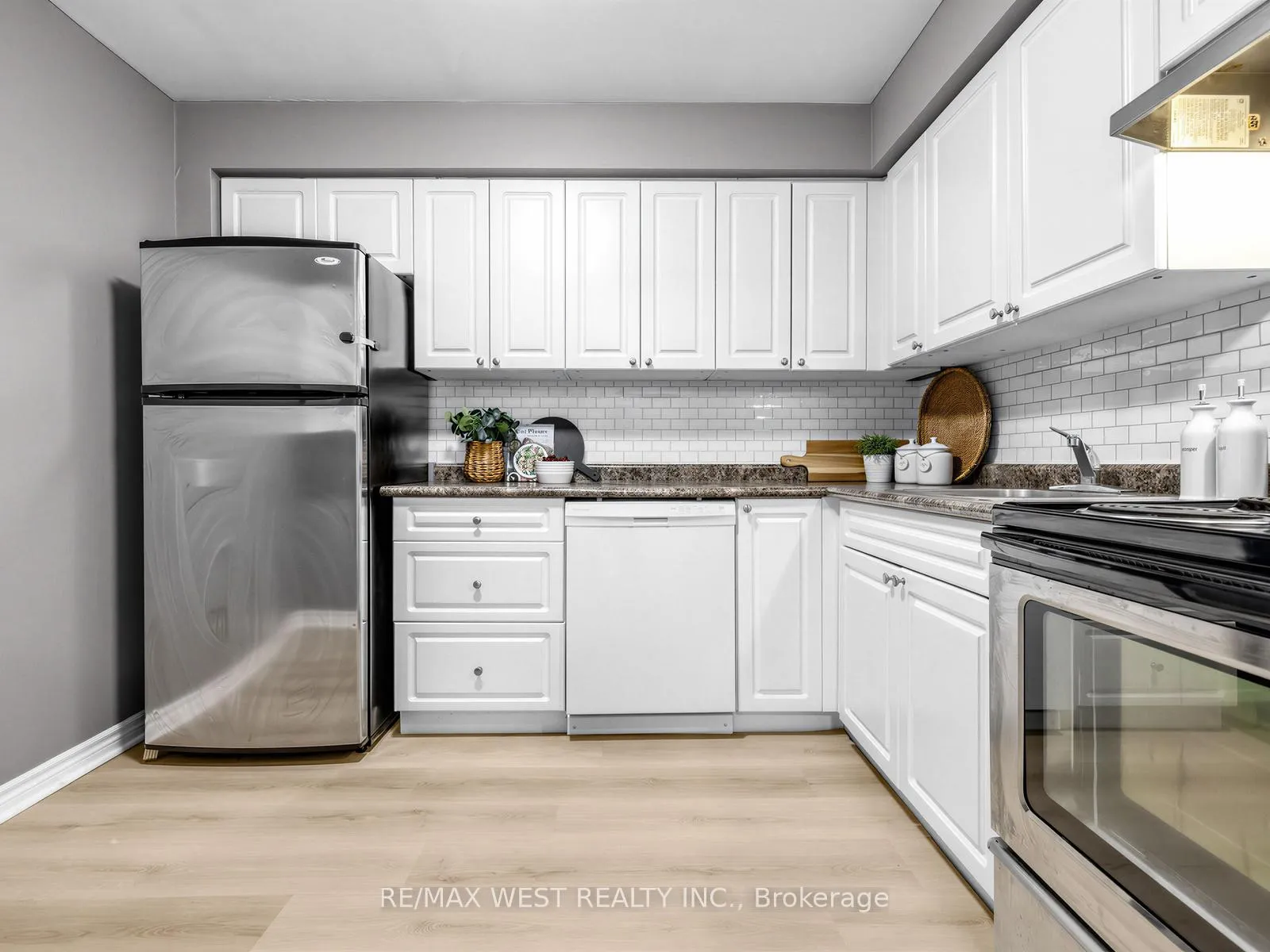Photo 8 of Unit 117, 246 Milestone Crescent, Aurora, Aurora Village — HOMEH