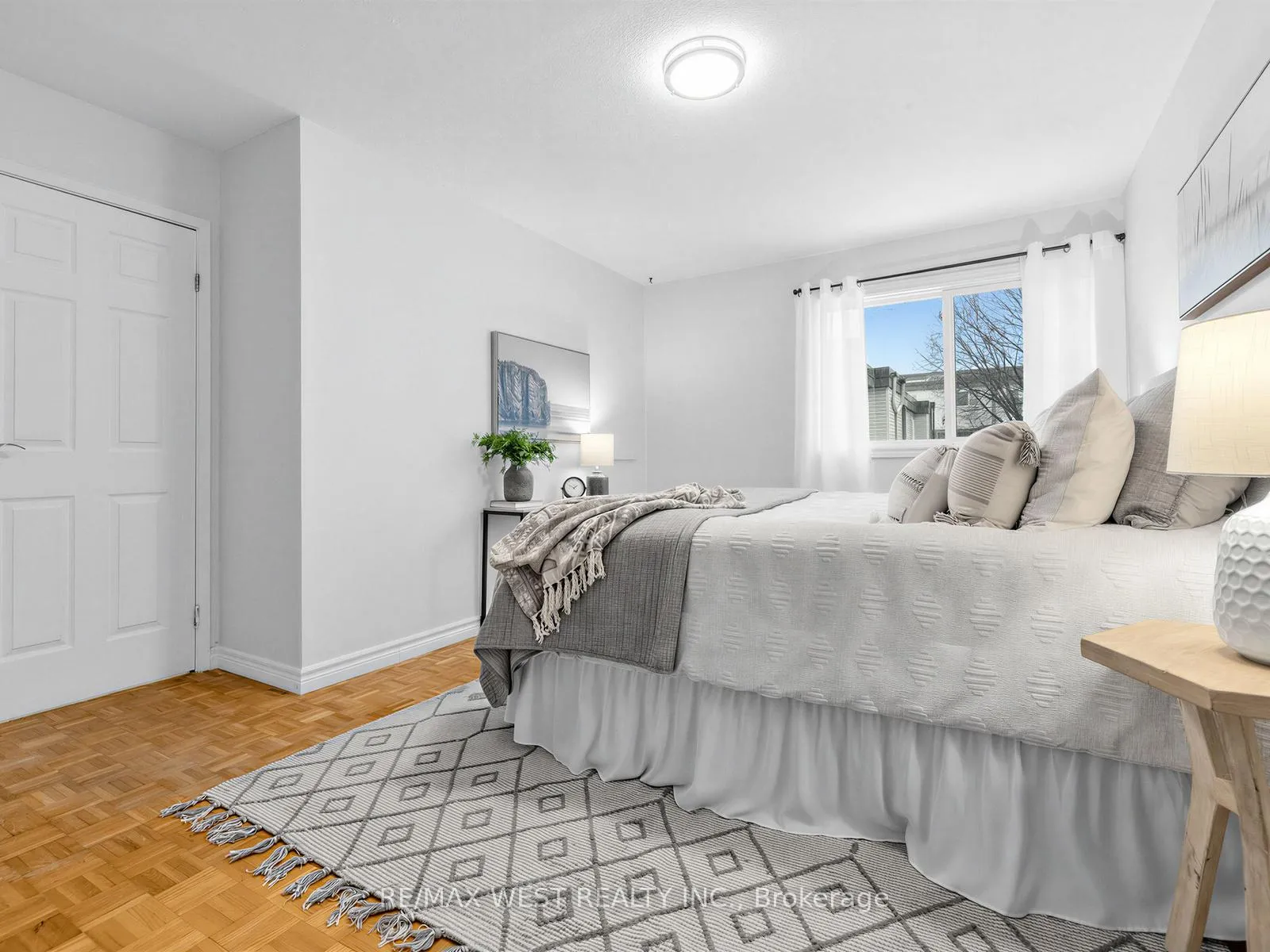 Photo 13 of Unit 117, 246 Milestone Crescent, Aurora, Aurora Village — HOMEH