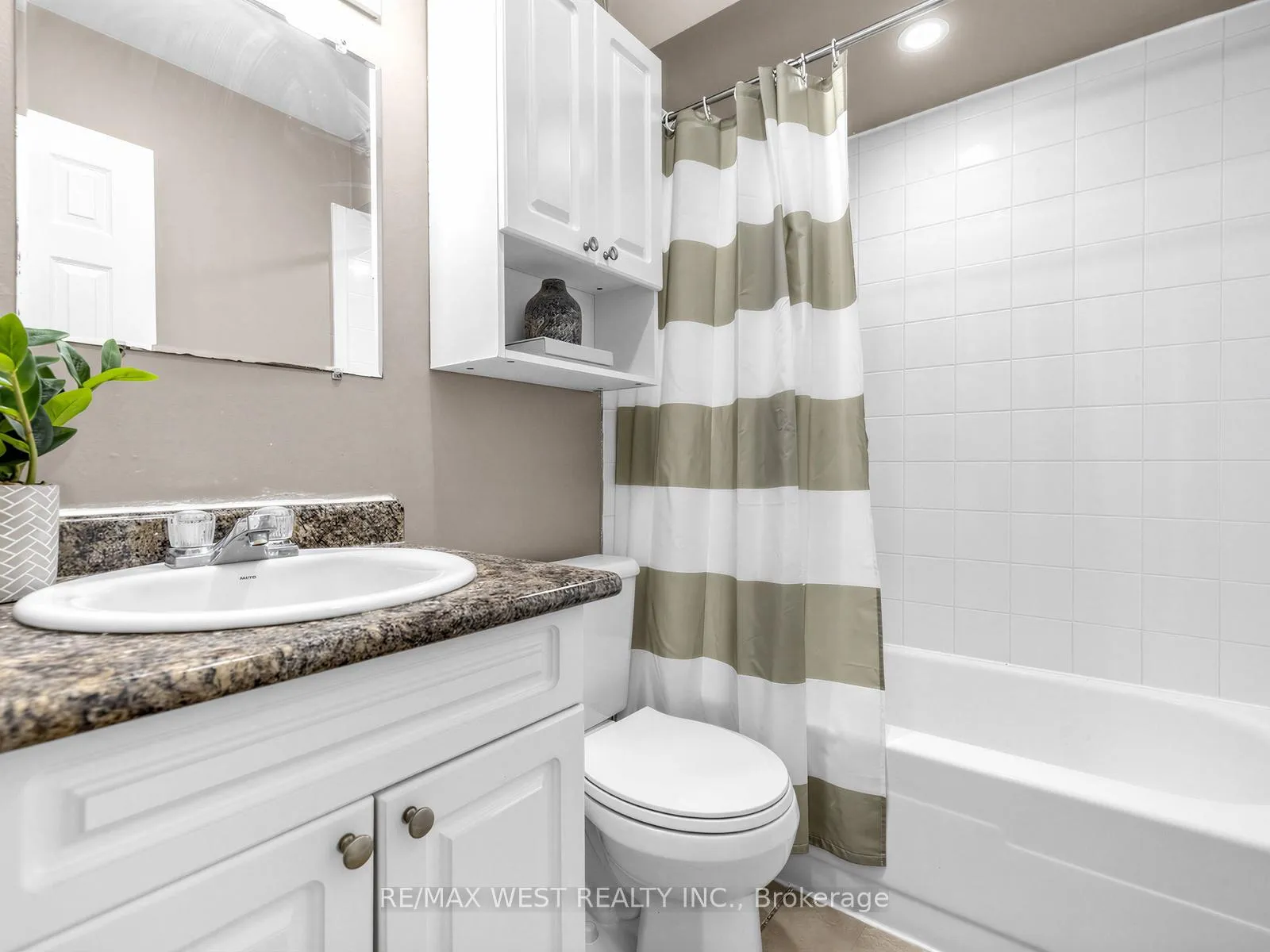 Photo 15 of Unit 117, 246 Milestone Crescent, Aurora, Aurora Village — HOMEH