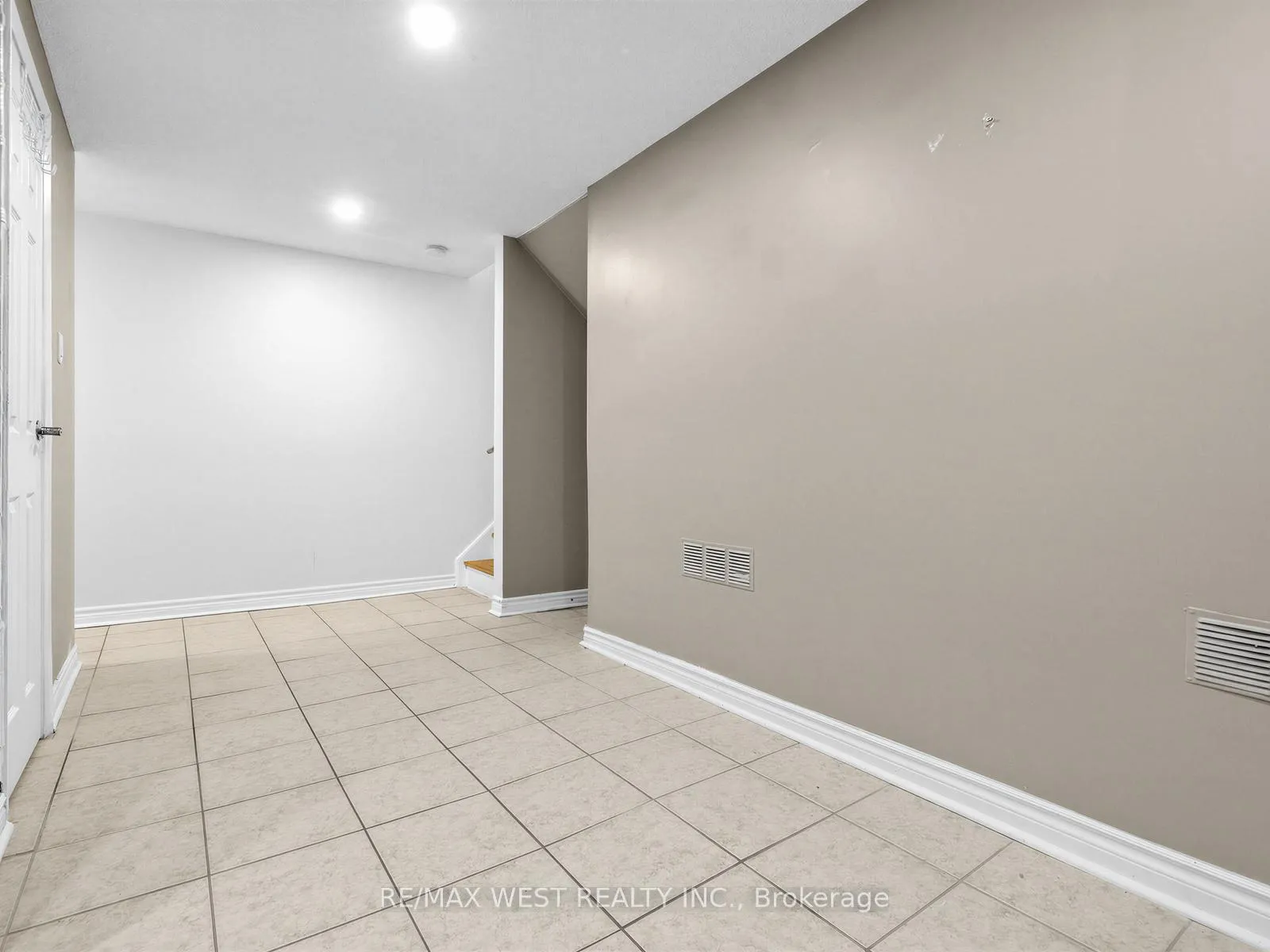Photo 16 of Unit 117, 246 Milestone Crescent, Aurora, Aurora Village — HOMEH