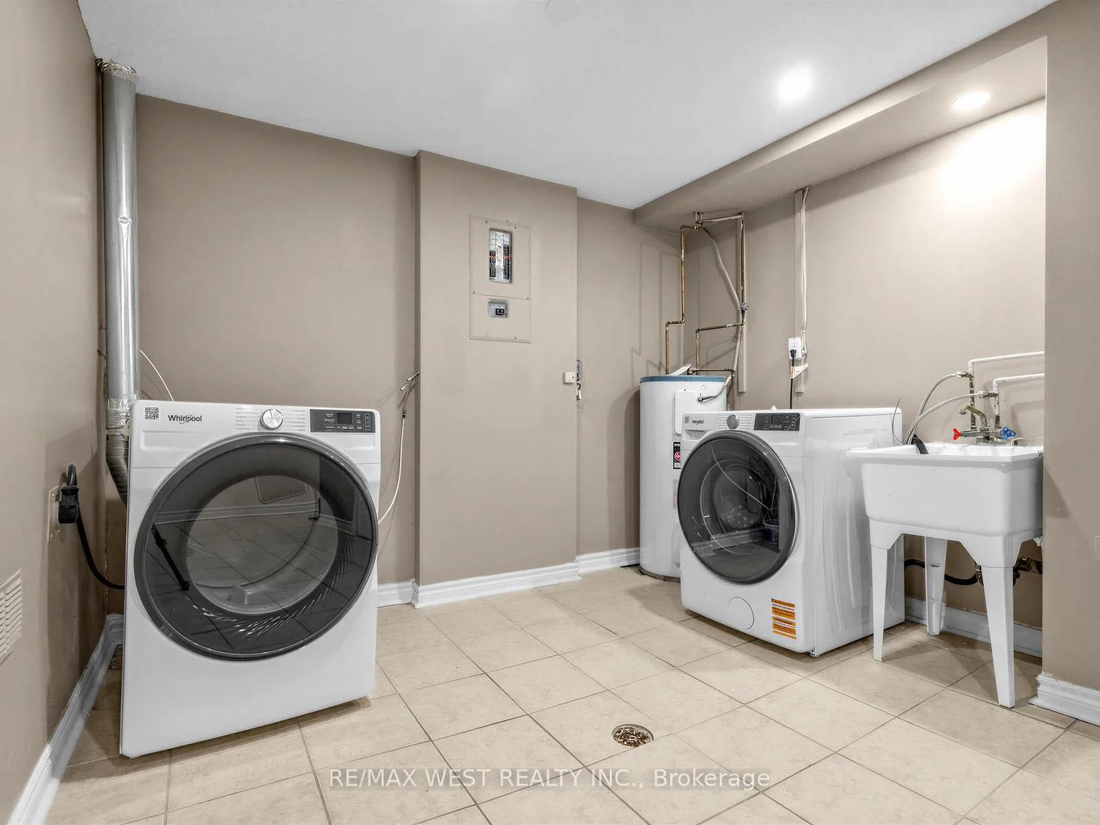 Photo 17 of Unit 117, 246 Milestone Crescent, Aurora, Aurora Village — HOMEH