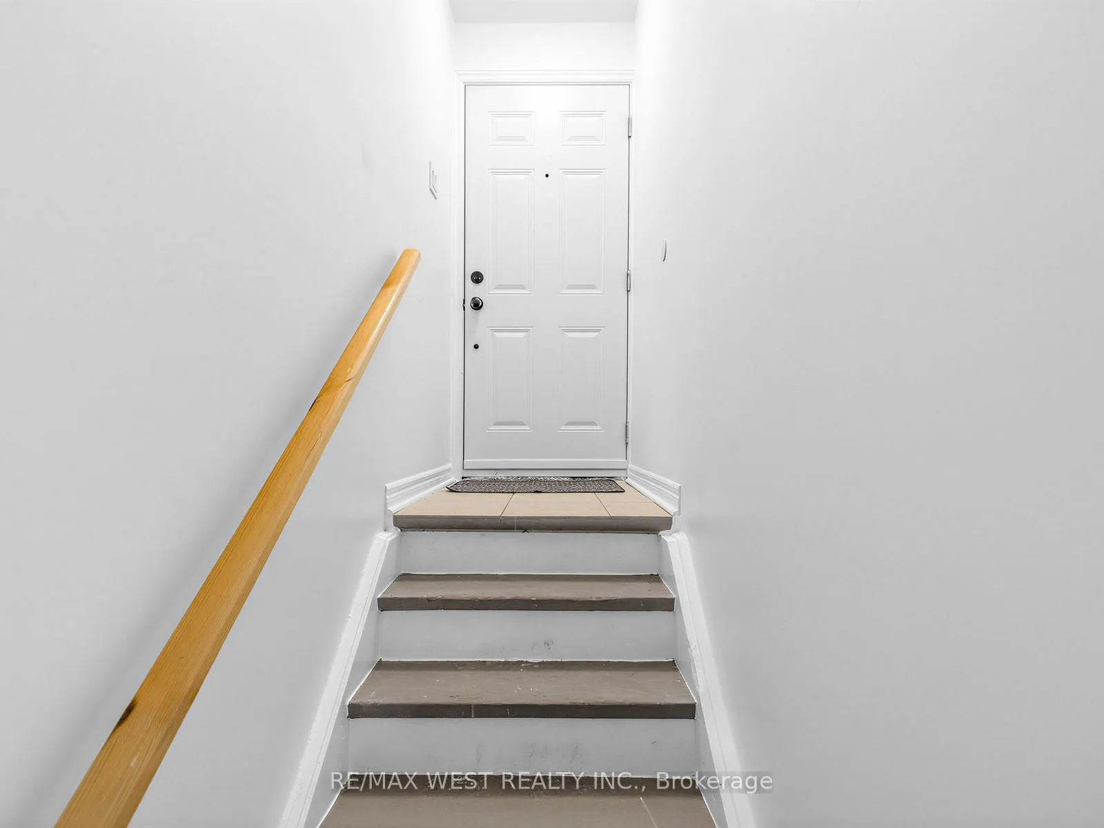 Photo 18 of Unit 117, 246 Milestone Crescent, Aurora, Aurora Village — HOMEH