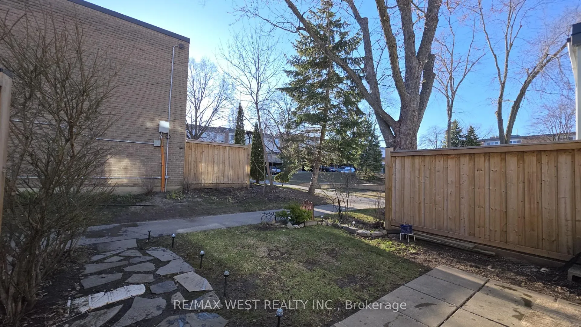 Photo 20 of Unit 117, 246 Milestone Crescent, Aurora, Aurora Village — HOMEH