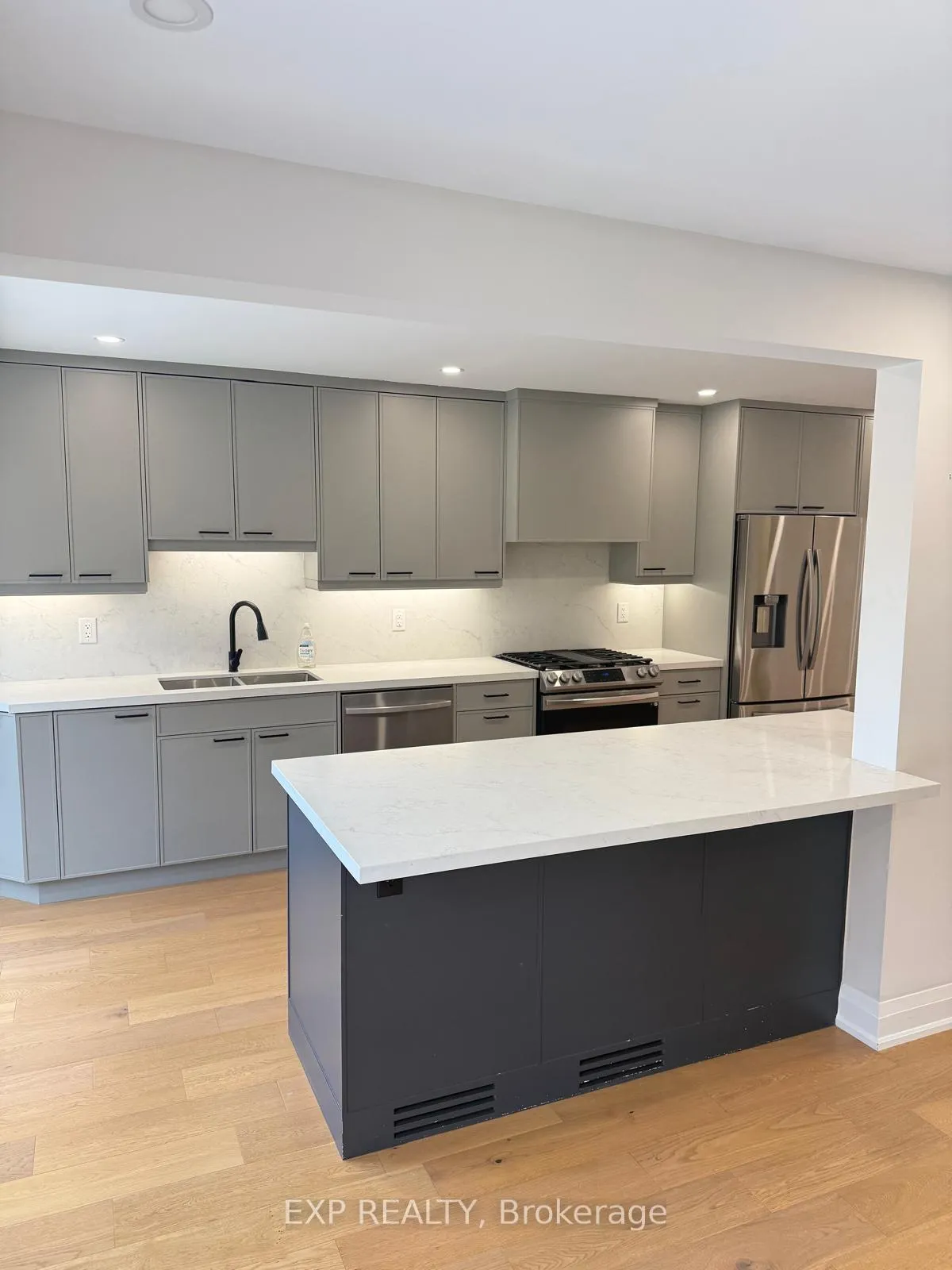 Photo 7 of 1143 Beaver Valley Crescent, Oshawa, Northglen — HOMEH