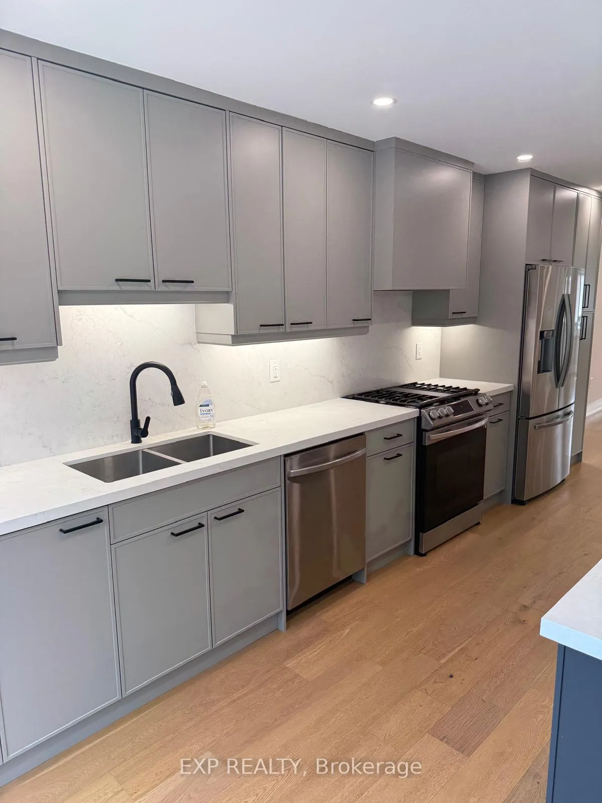 Photo 8 of 1143 Beaver Valley Crescent, Oshawa, Northglen — HOMEH