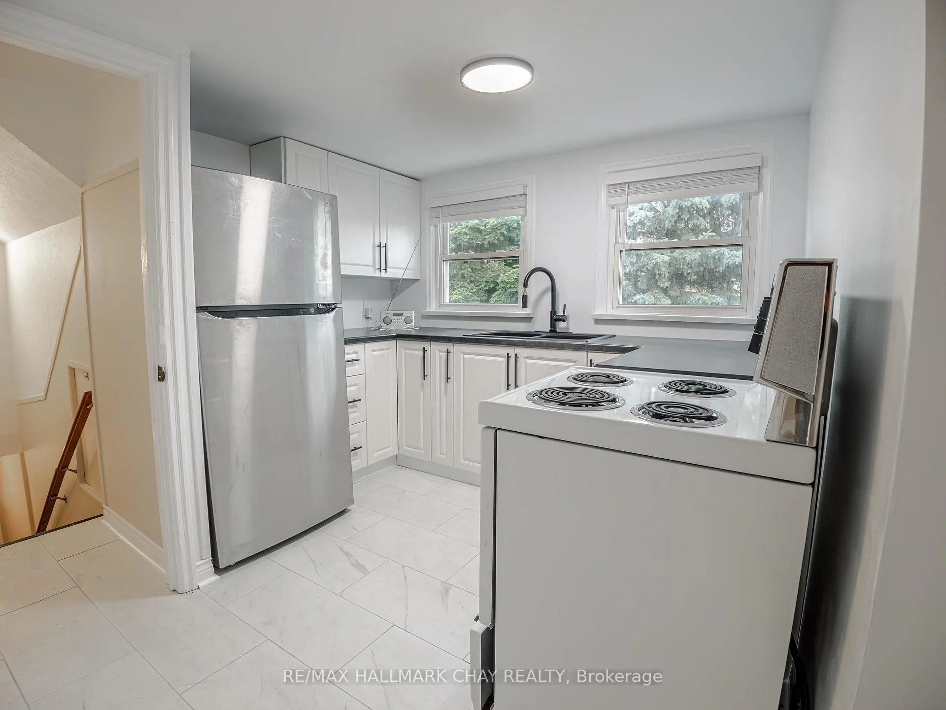Photo 2 of Unit Upper, 100 Donald Street, Barrie, Lakeshore — HOMEH